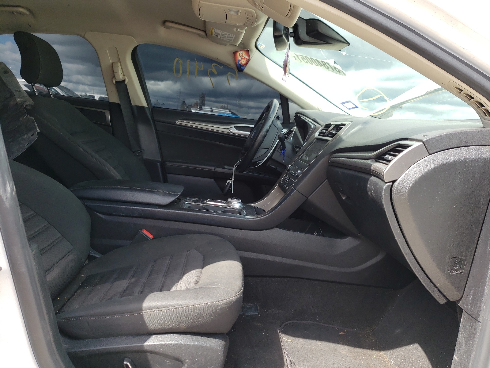 Photo 5 from auction – 2019 FORD FUSION SE with VIN 3FA6P0HD0KR215478