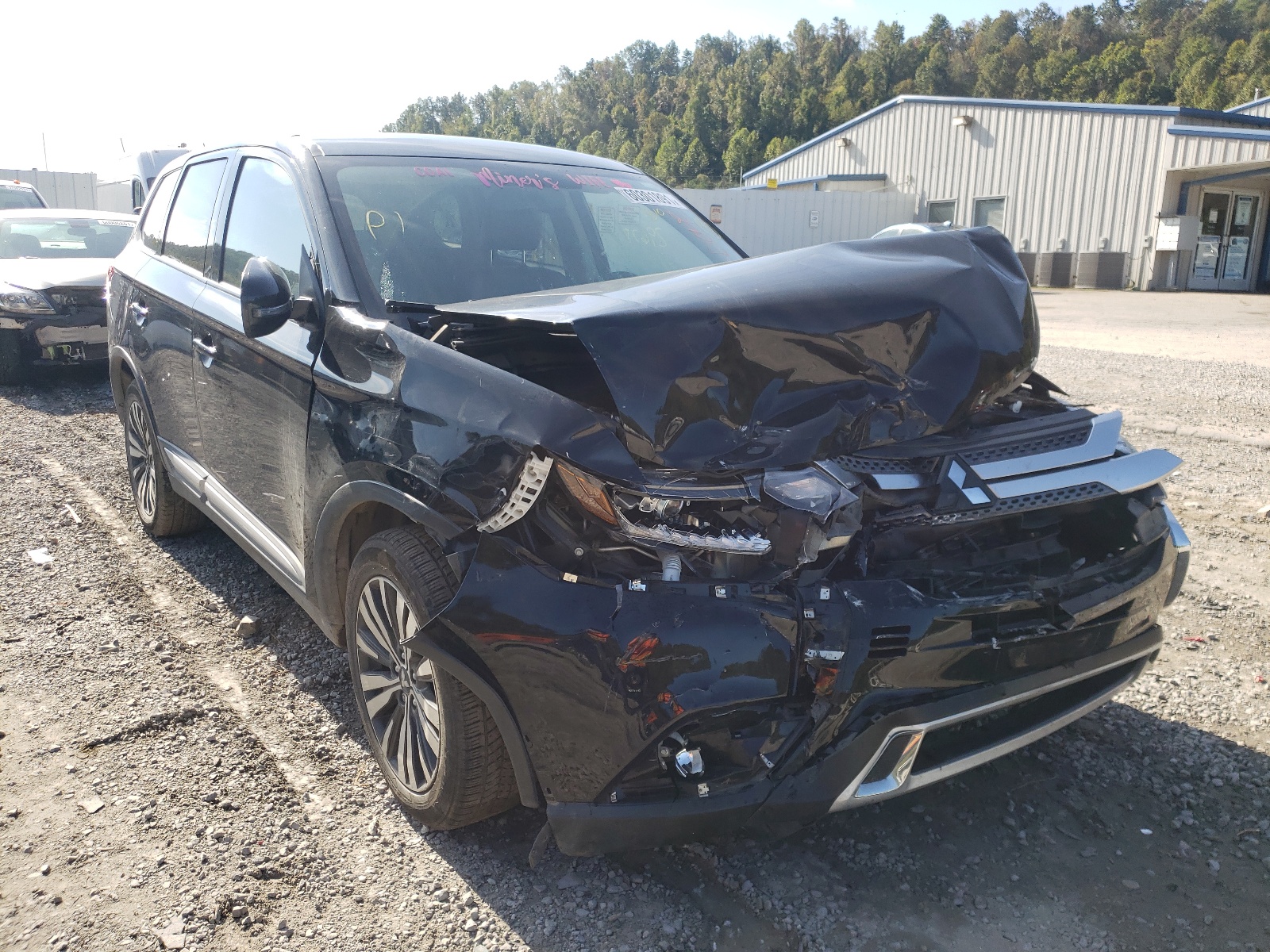 MITSUBISHI OUTLANDER 2019 with VIN JA4AZ3A31KZ003843 - Photo from auction