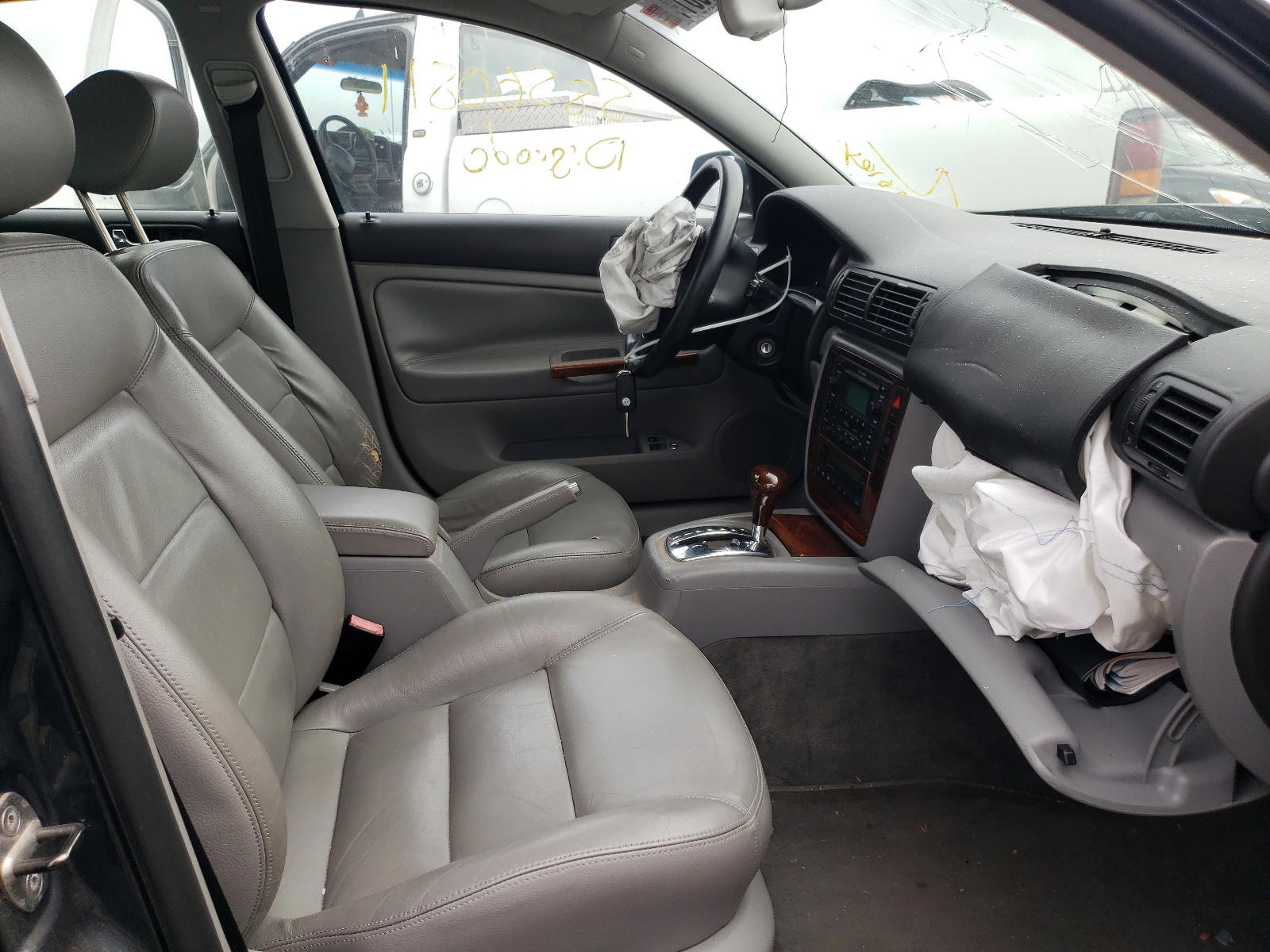 Photo 5 from auction – 2004 VOLKSWAGEN PASSAT GLX with VIN WVWRH63B04P142314