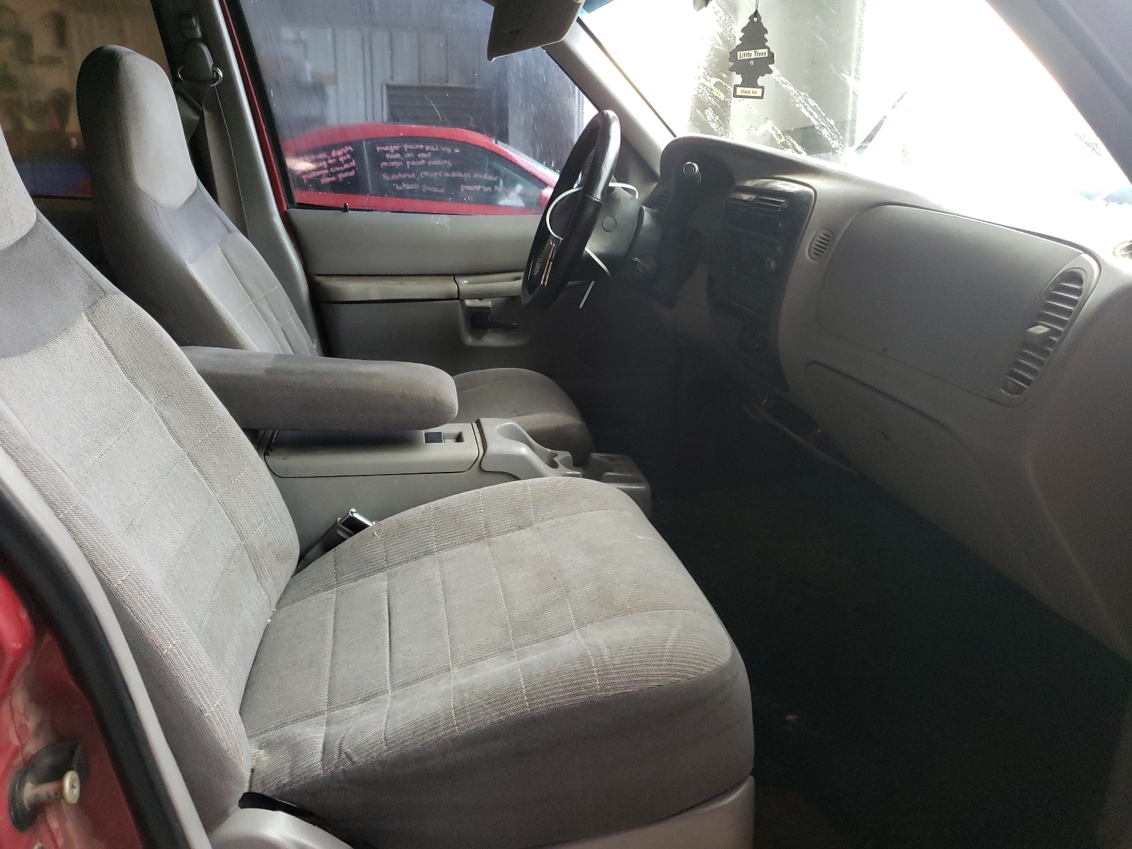 Photo 5 from auction – 1996 FORD EXPLORER with VIN 1FMDU32X1TUA15780
