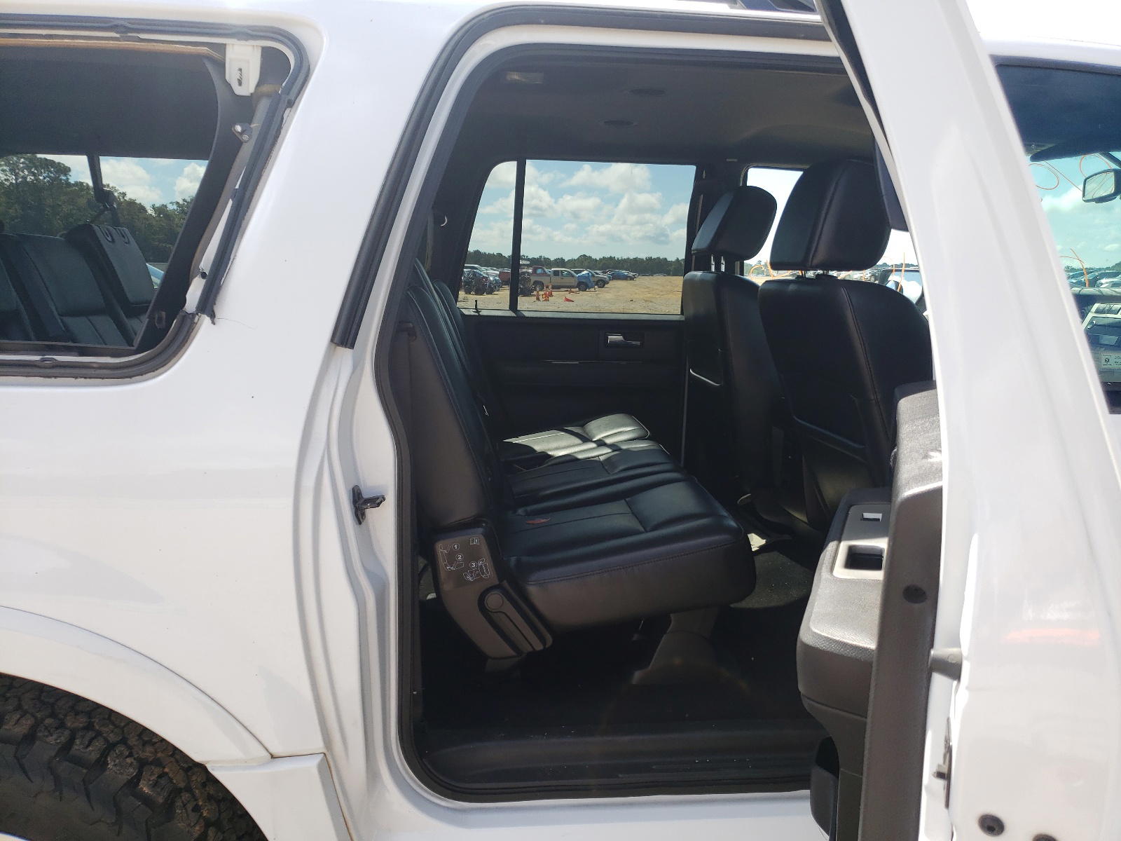 Photo 6 from auction – 2007 FORD EXPEDITION with VIN 1FMFK16537LA63580