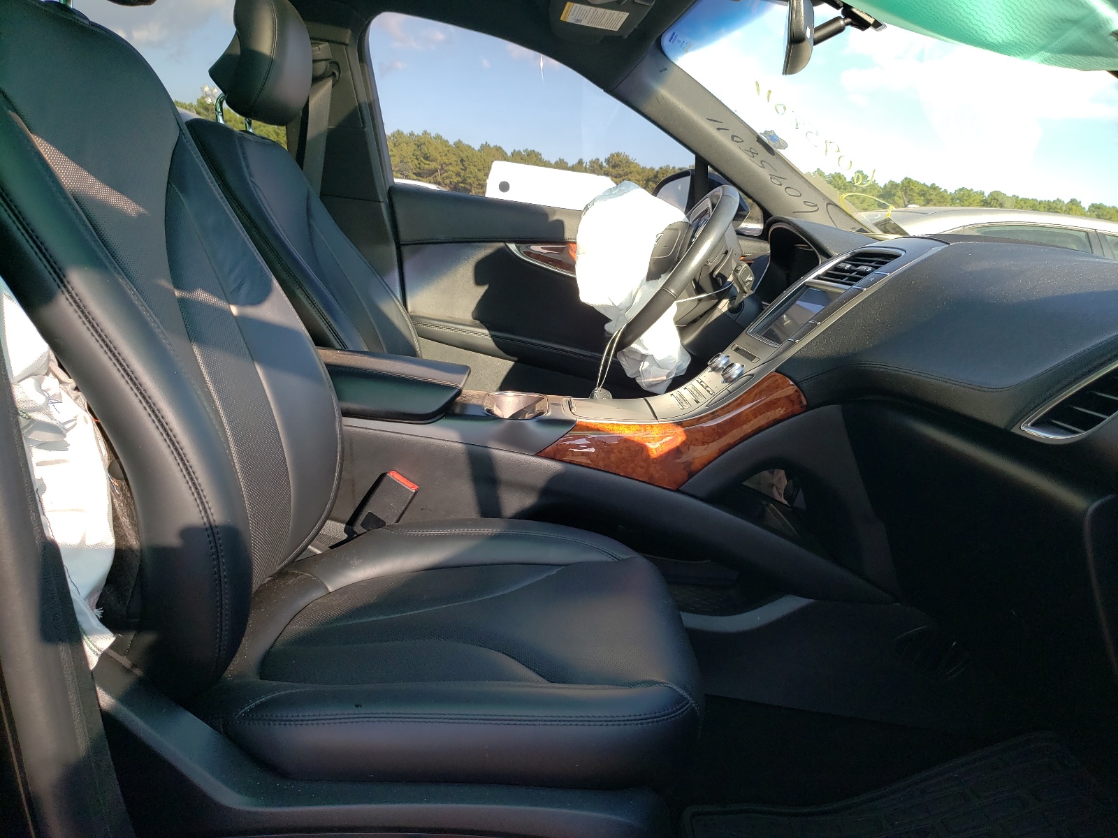 Photo 5 from auction – 2022 LINCOLN NAUTILUS R with VIN 2LMPJ8LP1KBL67140