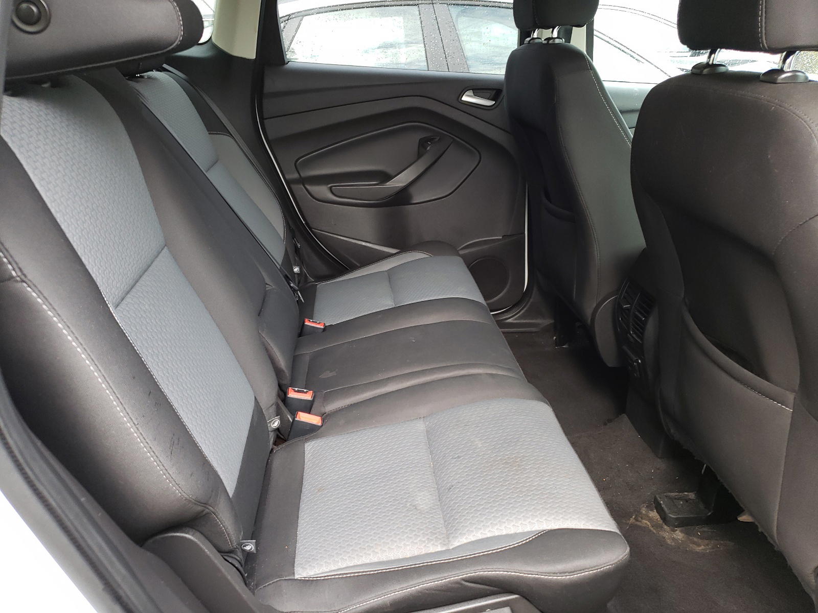 Photo 6 from auction – 2017 FORD ESCAPE SE with VIN 1FMCU9GD7HUD23508