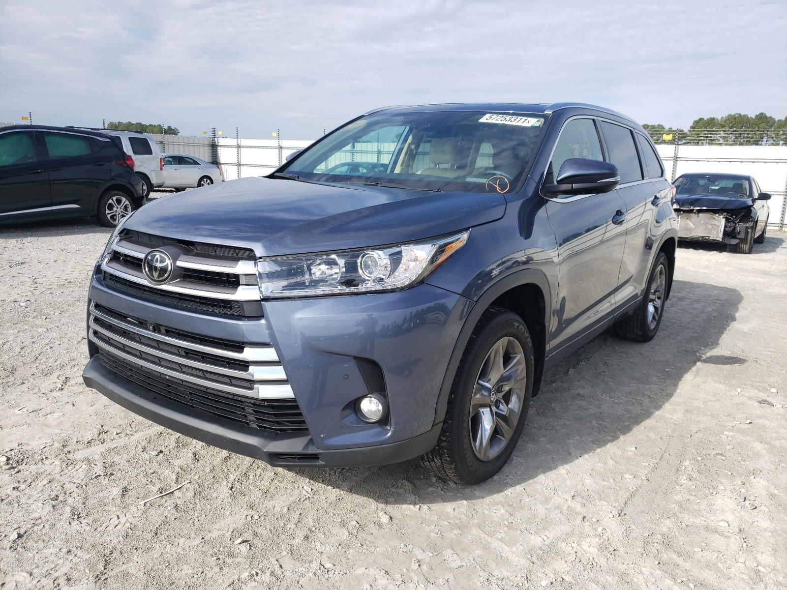 Photo 19 from auction – 2018 TOYOTA HIGHLANDER with VIN 5TDDZRFH5JS879809