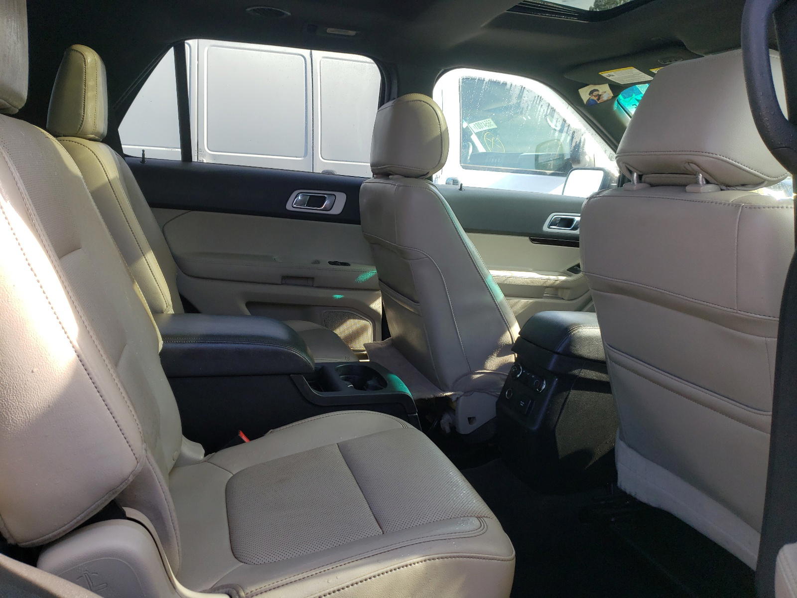 Photo 6 from auction – 2011 FORD EXPLORER L with VIN 1FMHK8F8XBGA02482