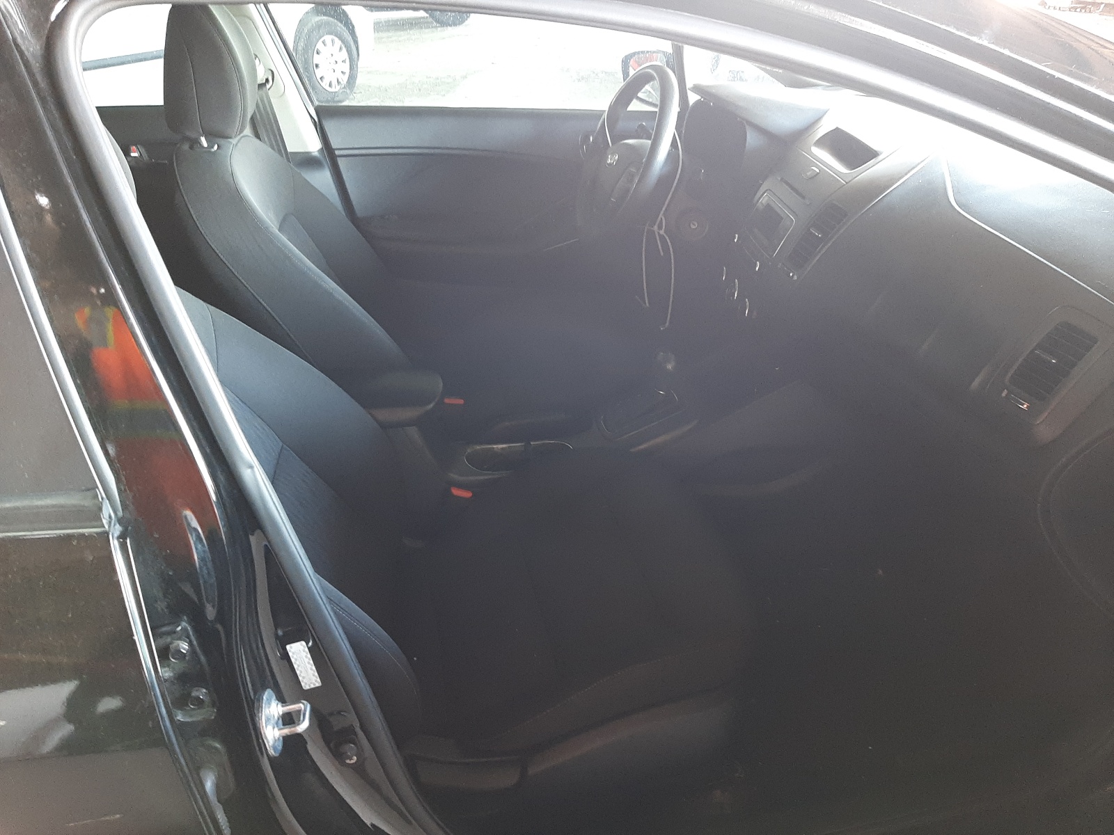 Photo 5 from auction – 2016 KIA FORTE LX with VIN KNAFK4A68G5550703