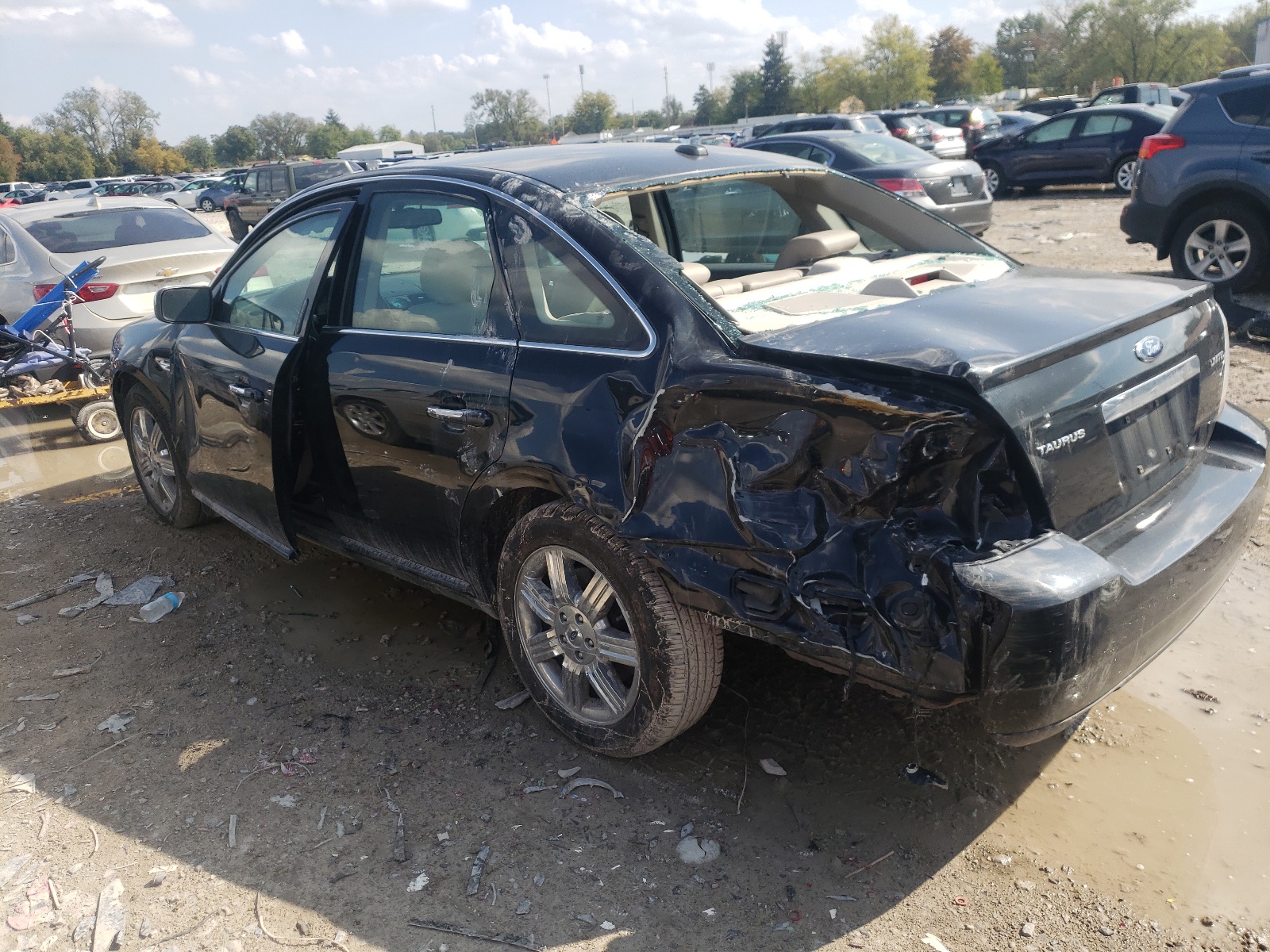 Photo 3 from auction – 2009 FORD TAURUS LIM with VIN 1FAHP25W39G114527