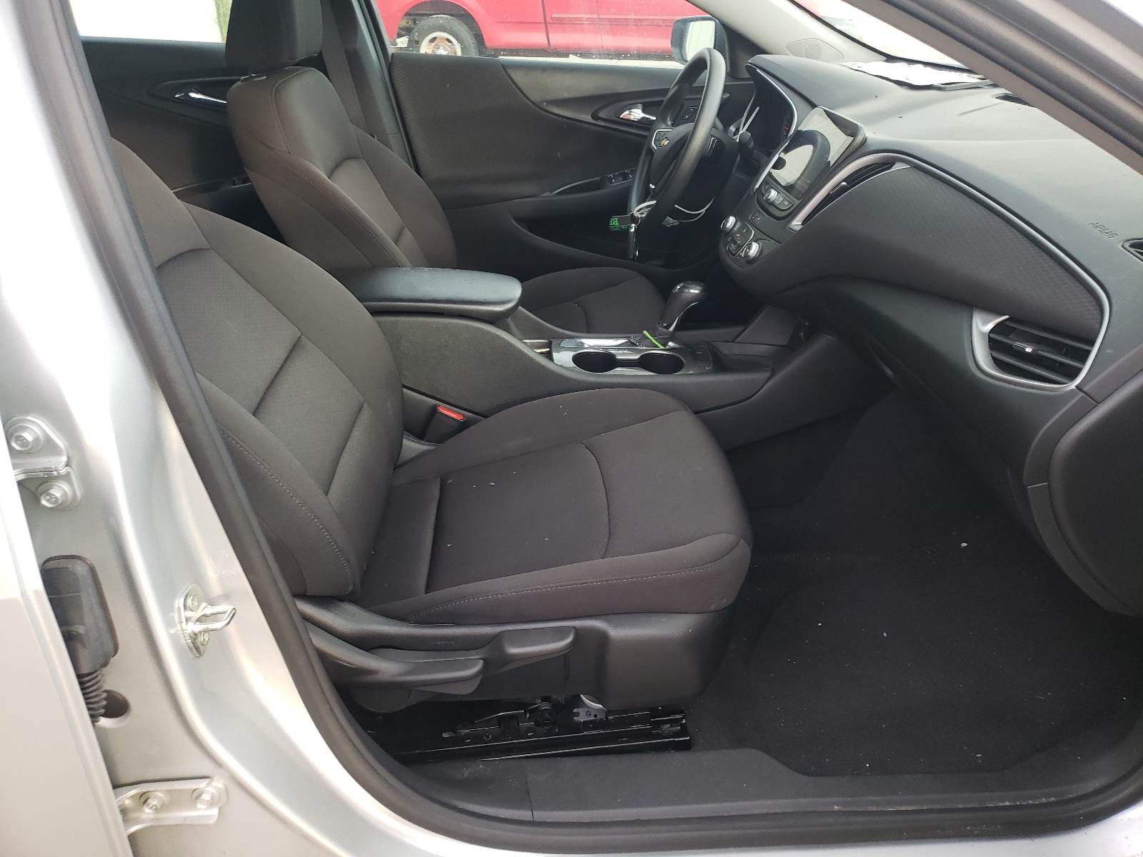 Photo 5 from auction – 2020 CHEVROLET 10 with VIN 1G1ZB5ST2LF153981