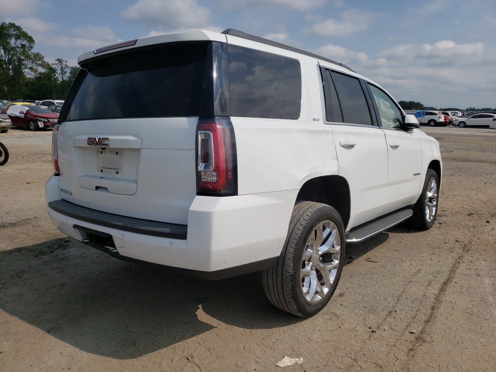 Photo 4 from auction – 2017 GMC YUKON SLT with VIN 1GKS2BKC6HR384352