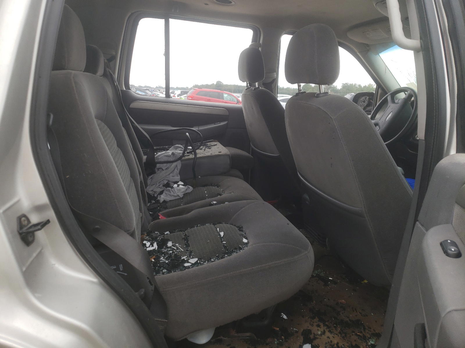 Photo 6 from auction – 2003 FORD EXPLORER X with VIN 1FMZU63K73UB54306