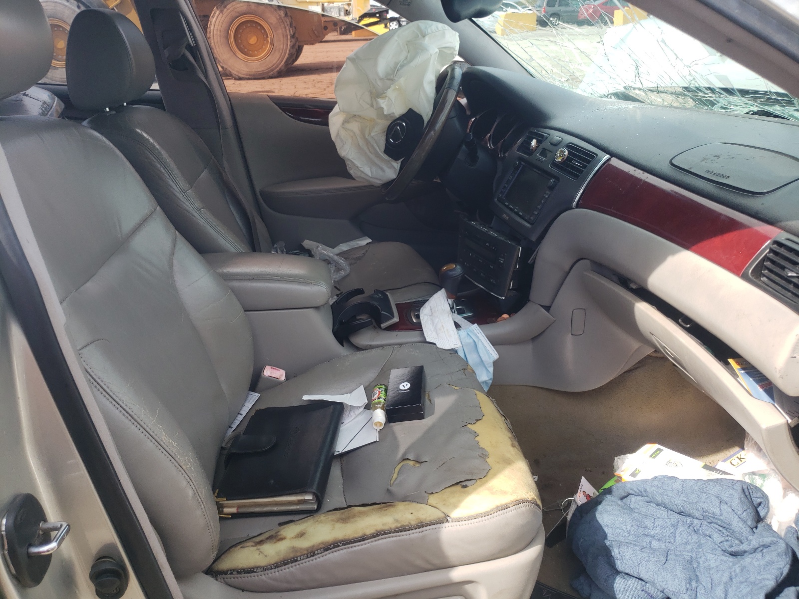 Photo 5 from auction – 2004 LEXUS ES 330 with VIN JTHBA30G840006508