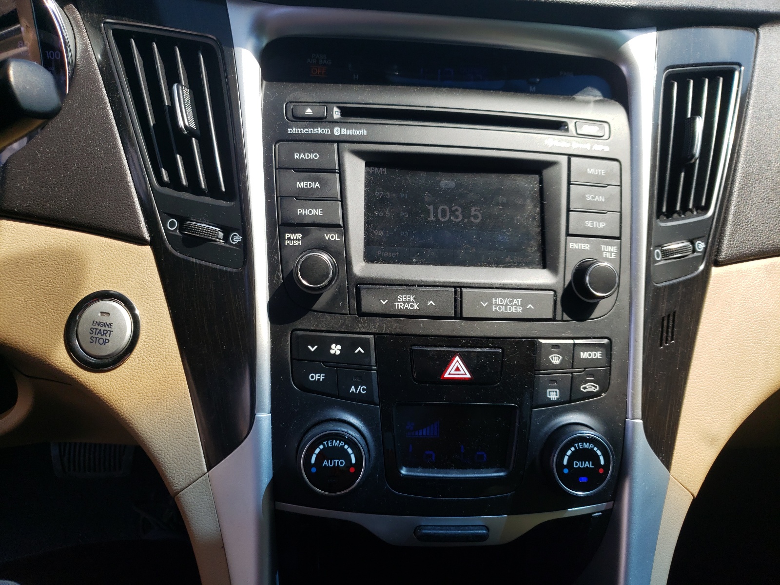 Photo 9 from auction – 2014 HYUNDAI SONATA SE with VIN 5NPEC4AC4EH821657