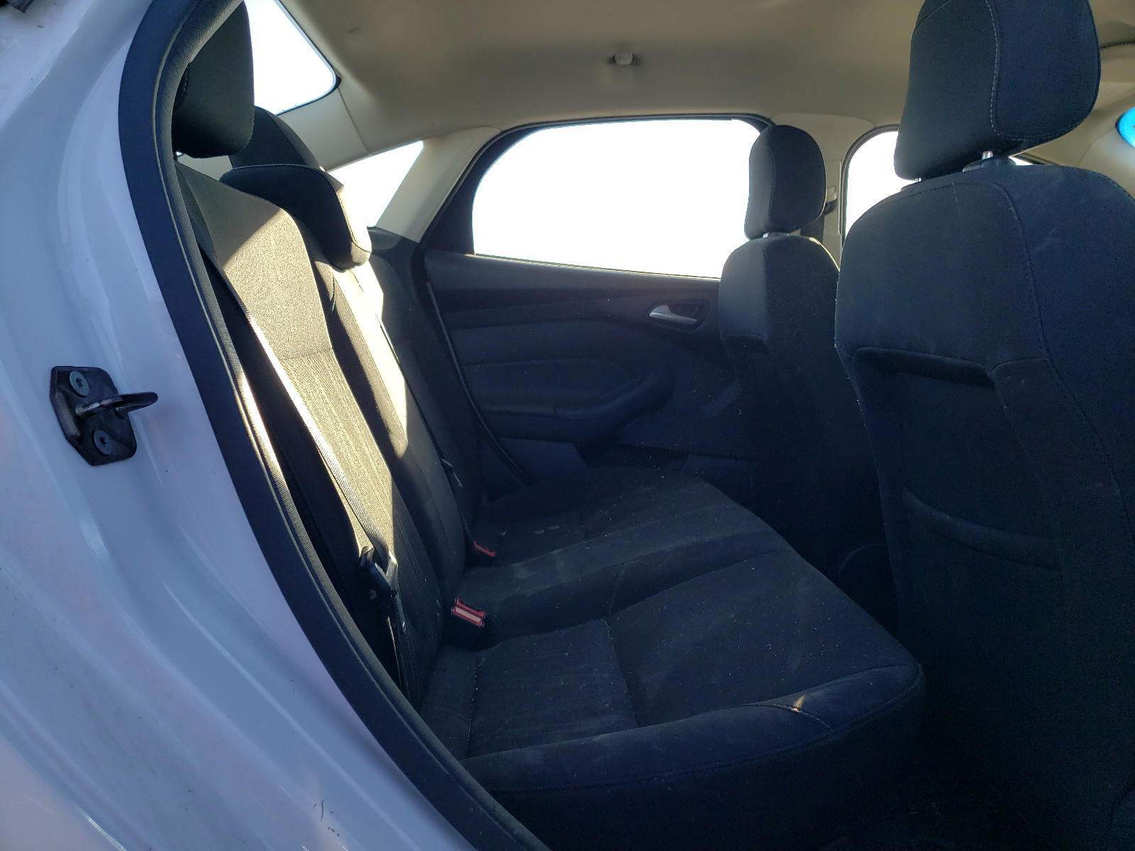 Photo 6 from auction – 2018 FORD FOCUS SE with VIN 1FADP3F20JL218369