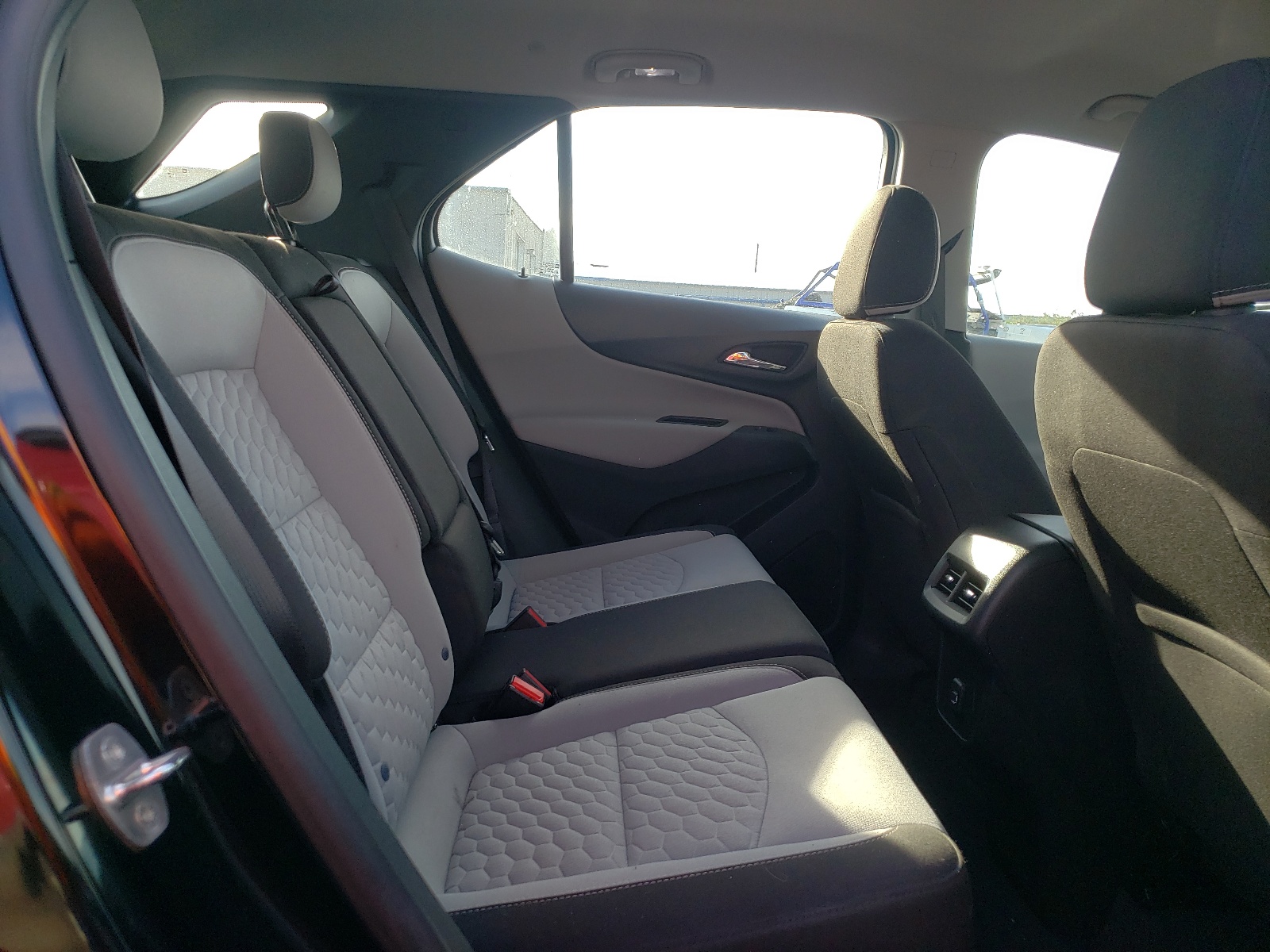 Photo 6 from auction – 2020 CHEVROLET EQUINOX LS with VIN 2GNAXHEV4L6227181