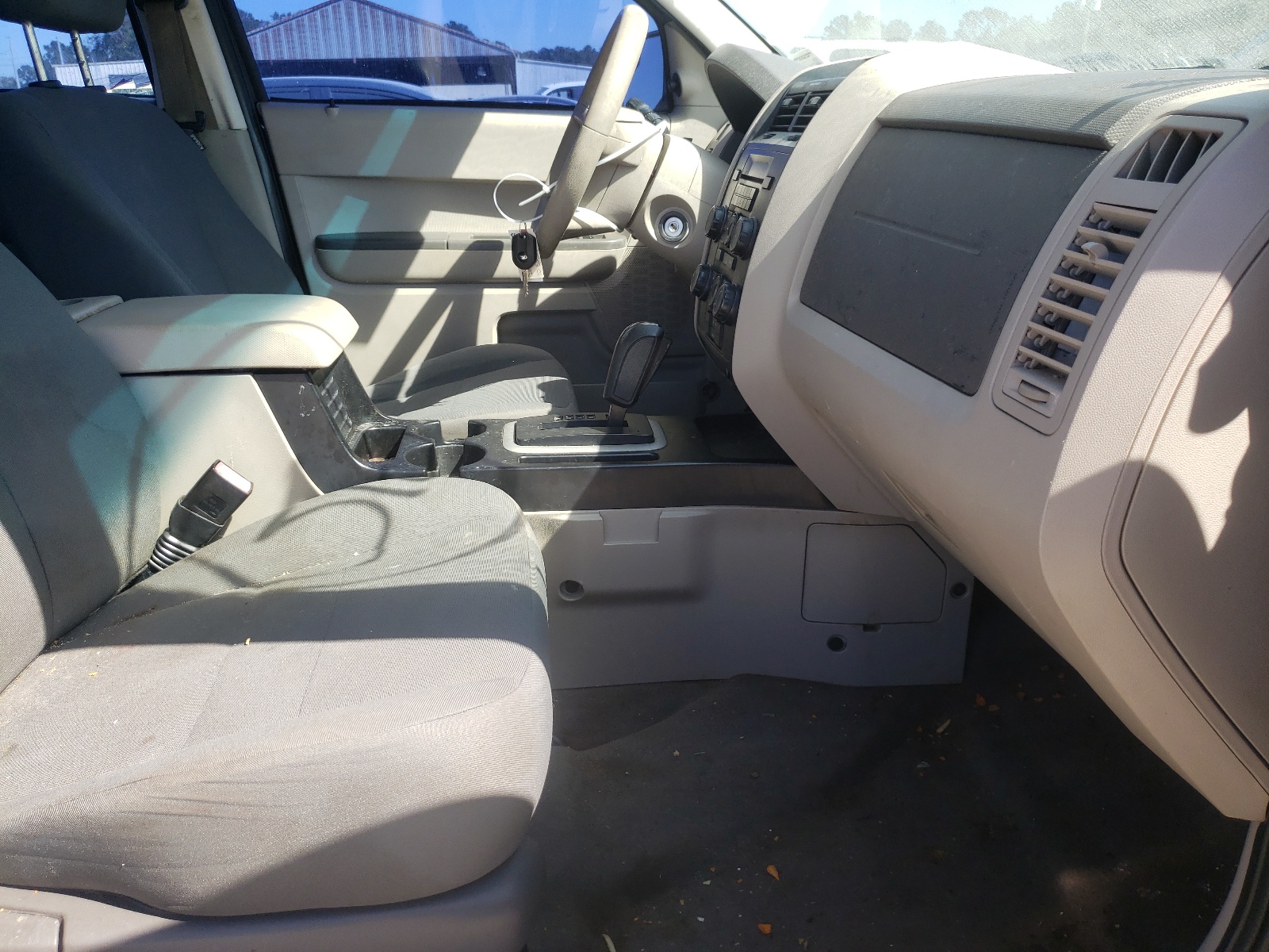 Photo 5 from auction – 2010 FORD ESCAPE XLS with VIN 1FMCU0C75AKA78219