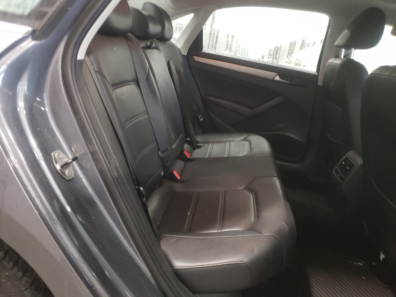 Photo 6 from auction – 2014 VOLKSWAGEN PASSAT SE with VIN 1VWBN7A3XEC089865