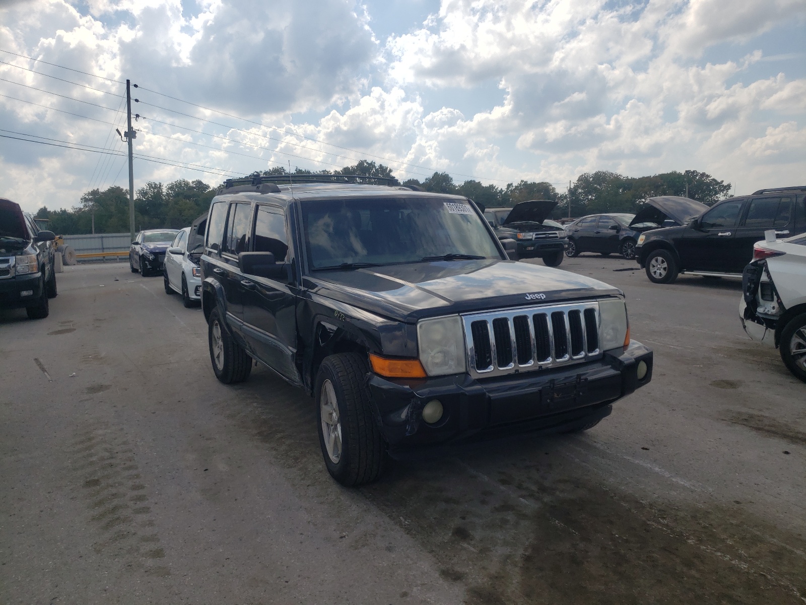JEEP COMMANDER 2008 z numerem VIN 1J8HG48K88C239858 - Zdjęcie z aukcji