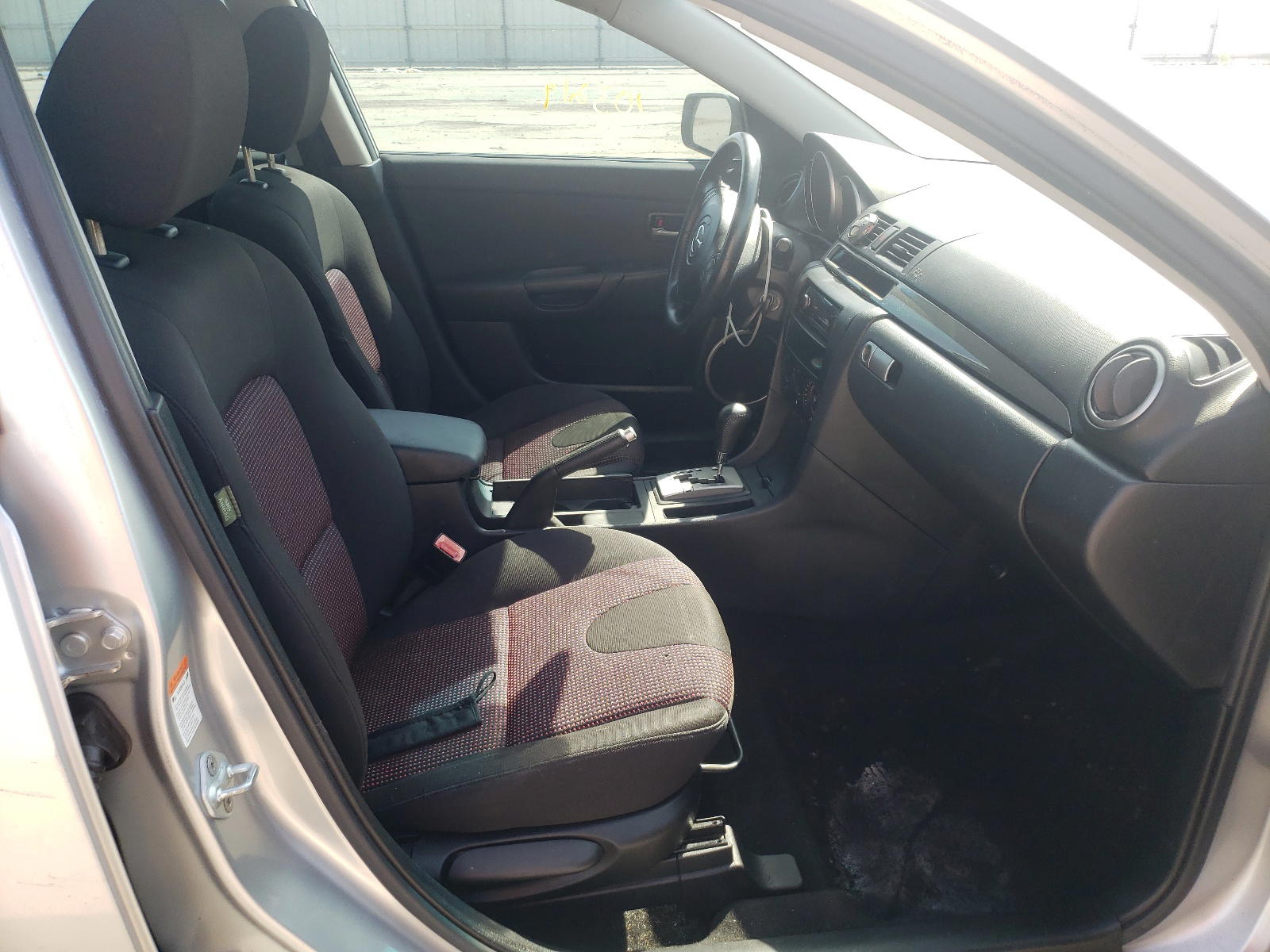 Photo 5 from auction – 2004 MAZDA 3 S with VIN JM1BK323341108785