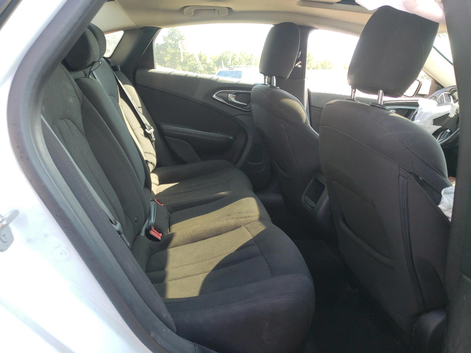 Photo 6 from auction – 2015 CHRYSLER 200 LIMITE with VIN 1C3CCCAB4FN741354