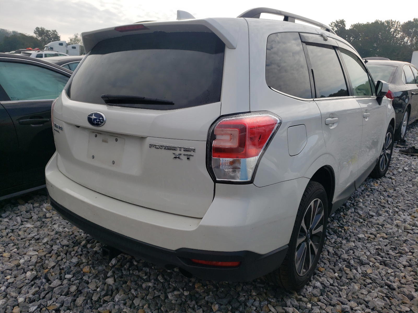 Photo 4 from auction – 2017 SUBARU FORESTER 2 with VIN JF2SJGECXHH575013