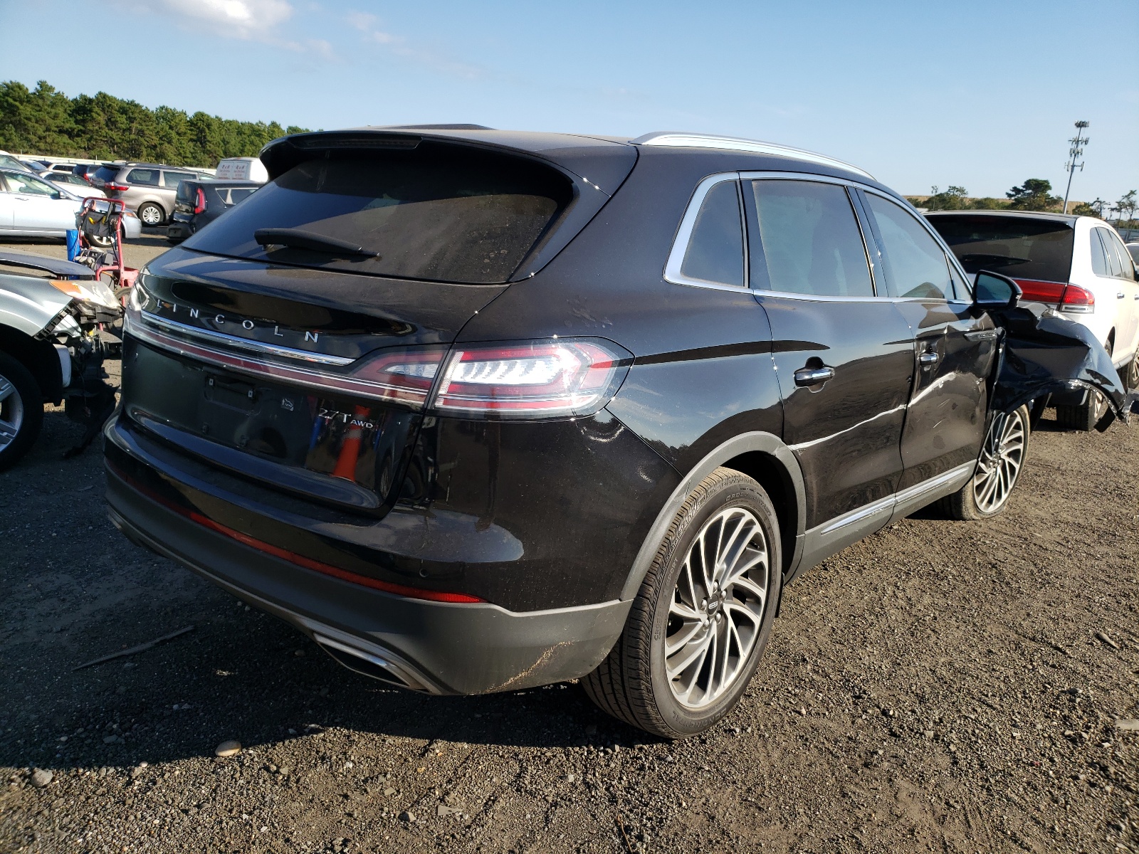 Photo 4 from auction – 2022 LINCOLN NAUTILUS R with VIN 2LMPJ8LP1KBL67140