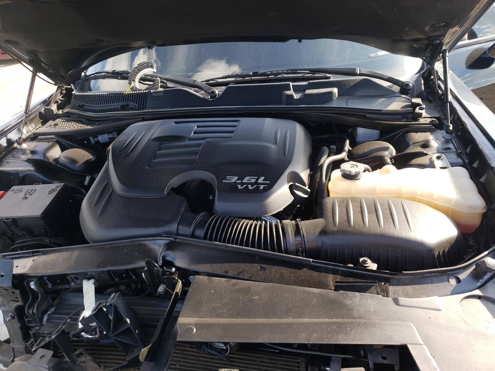 Photo 7 from auction – 2019 DODGE CHALLENGER with VIN 2C3CDZAG1KH687381
