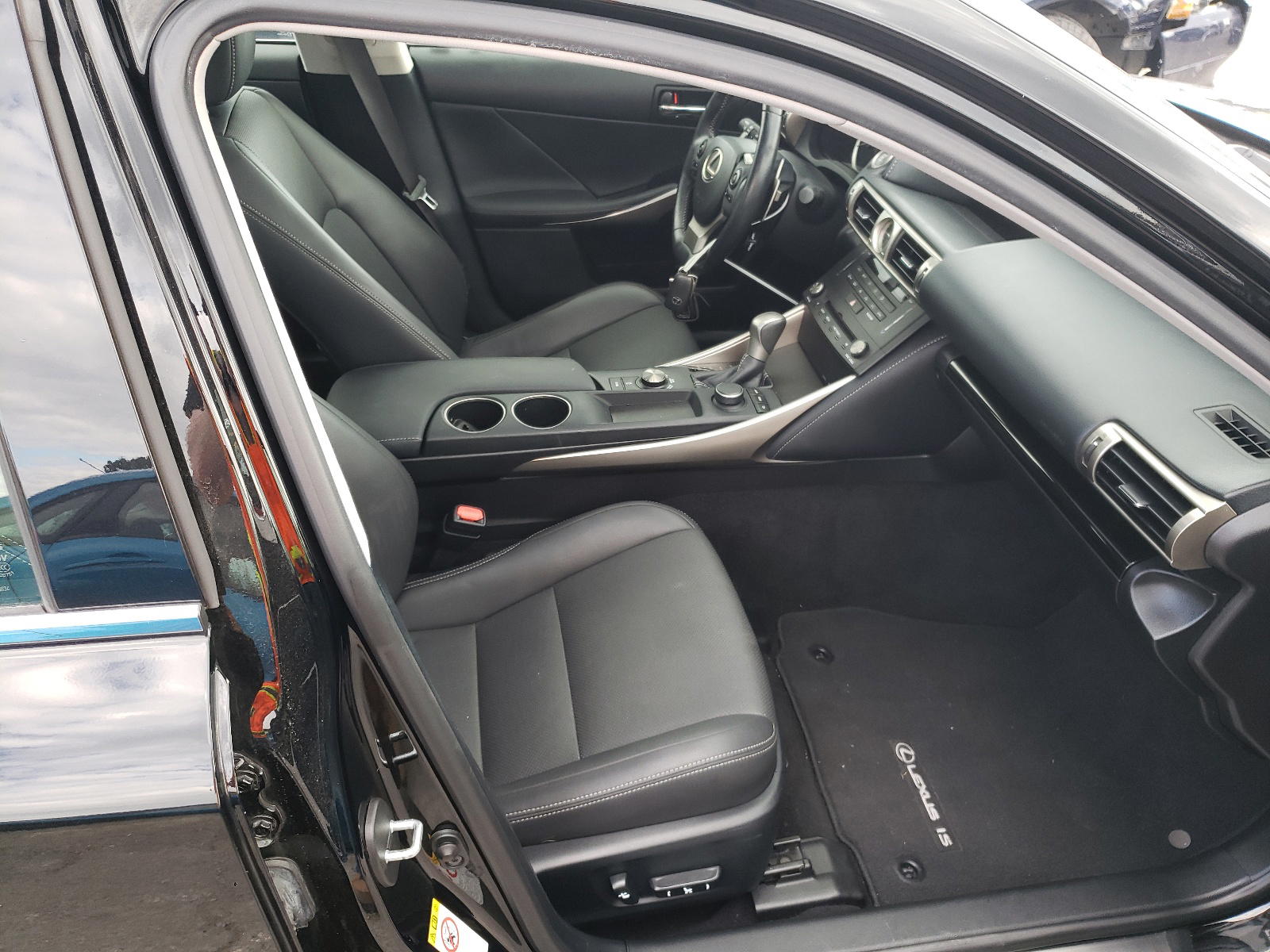 Photo 5 from auction – 2016 LEXUS IS 200T with VIN JTHBA1D21G5036766
