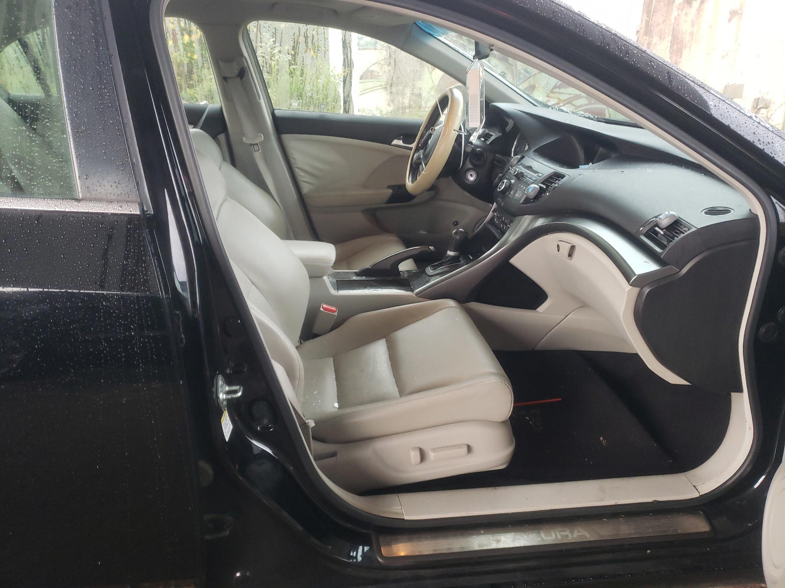 Photo 5 from auction – 2011 ACURA TSX with VIN JH4CU2F66BC003977