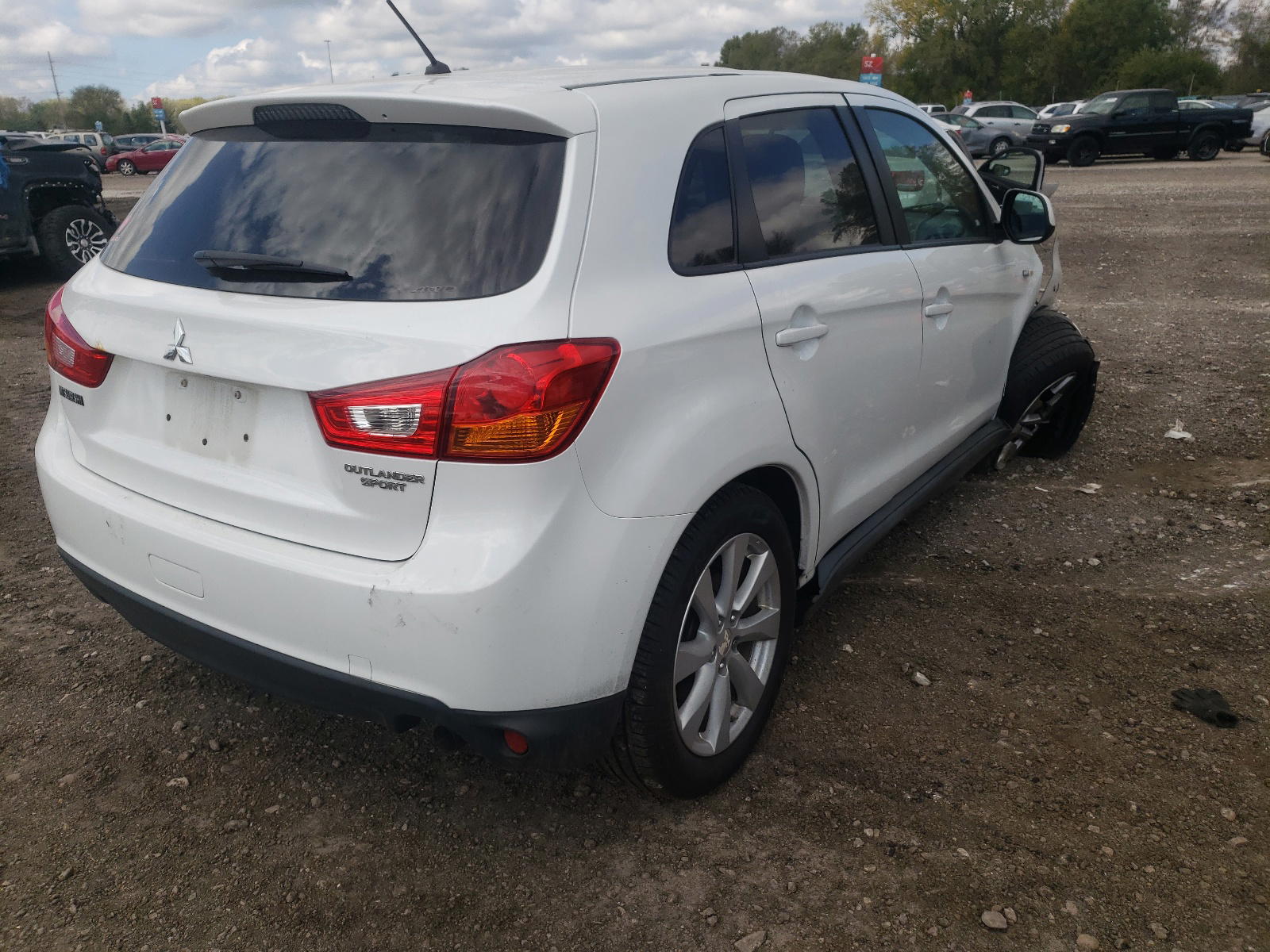 Photo 4 from auction – 2013 MITSUBISHI OUTLANDER with VIN 4A4AR3AU9DE019323