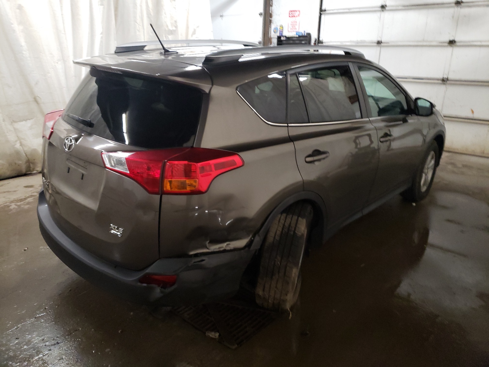 Photo 4 from auction – 2014 TOYOTA RAV4 XLE with VIN 2T3RFREV9EW191239