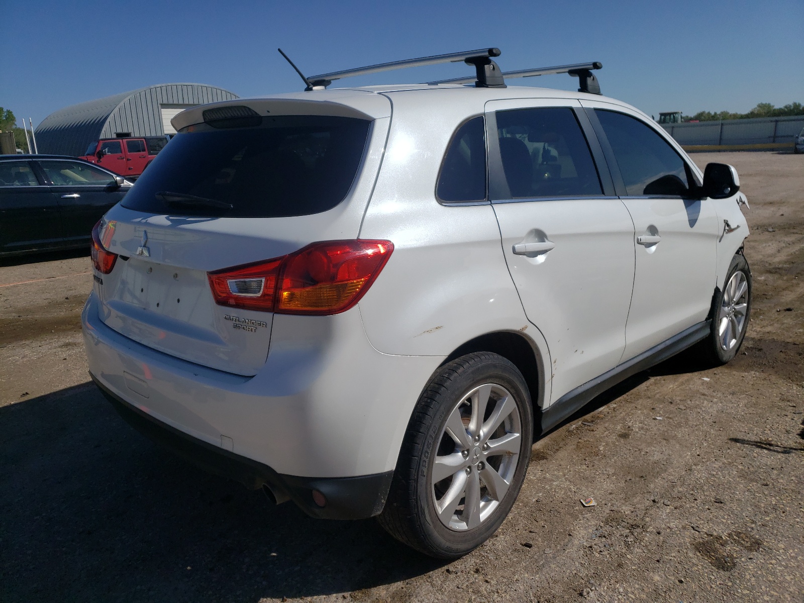 Фото 4 с аукциона – 2015 MITSUBISHI OUTLANDER с VIN 4A4AP4AU5FE017759