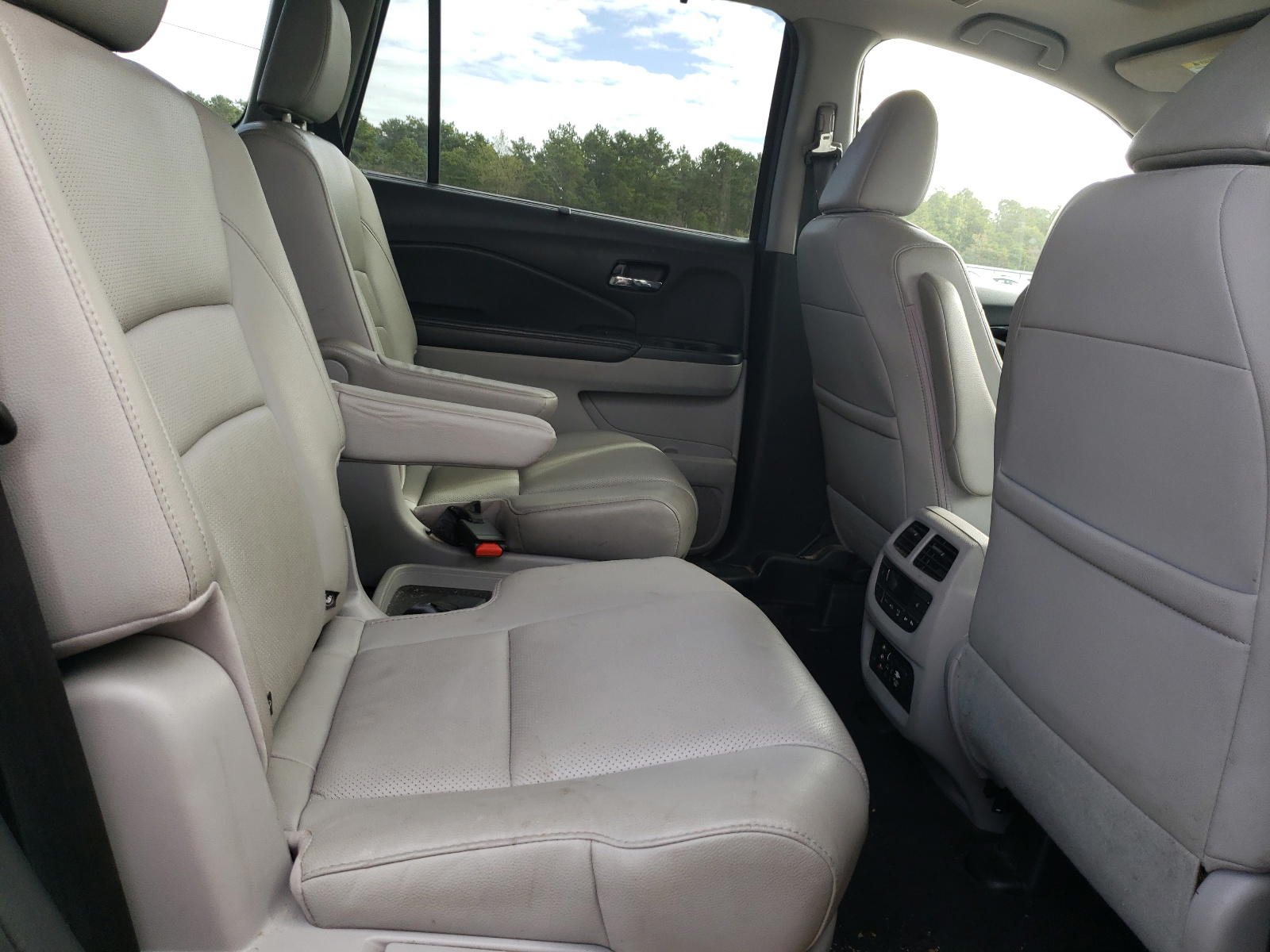 Photo 6 from auction – 2016 HONDA PILOT ELIT with VIN 5FNYF6H06GB027367