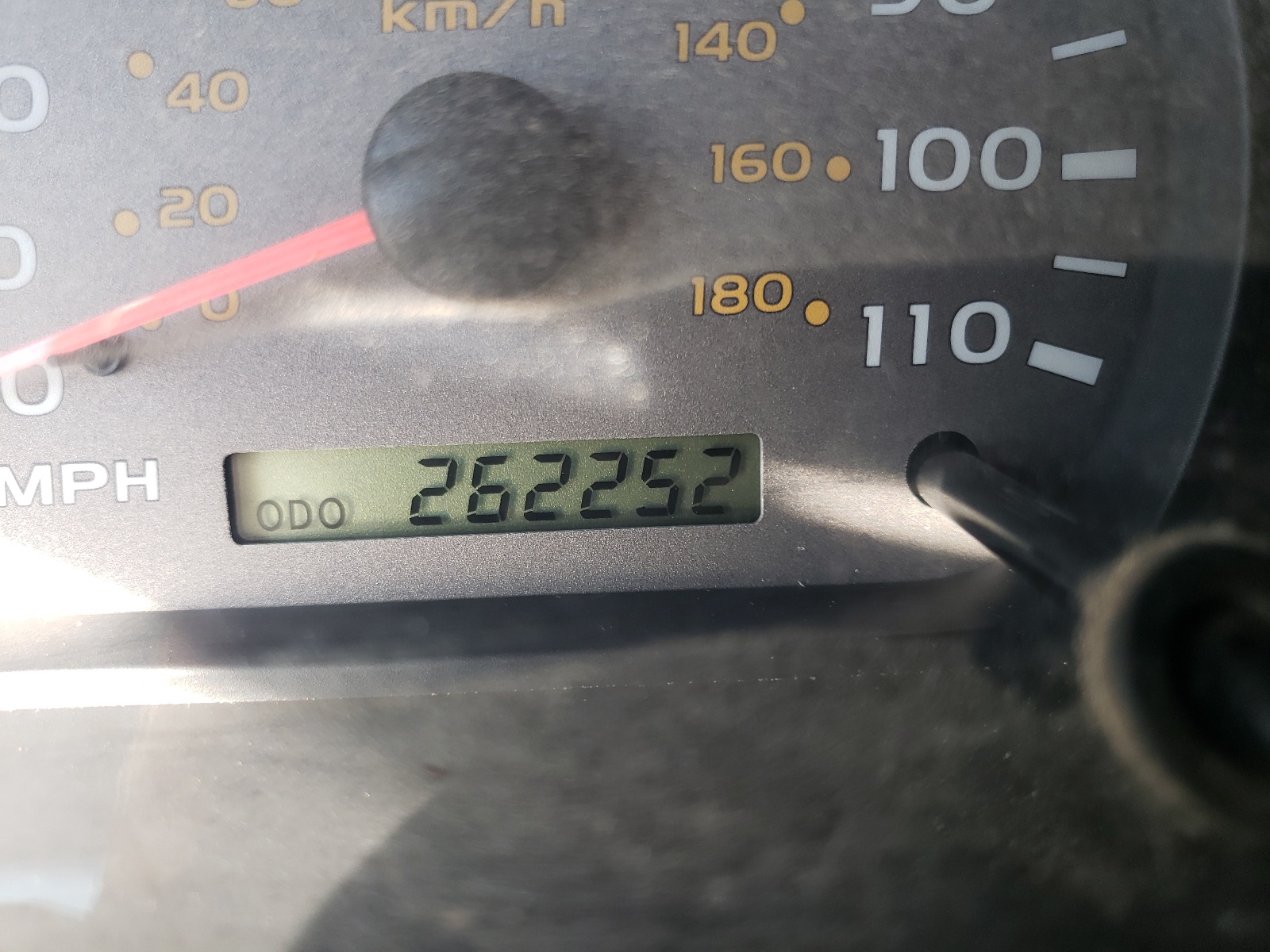 Photo 8 from auction – 2001 TOYOTA SEQUOIA SR with VIN 5TDZT34AX1S027014