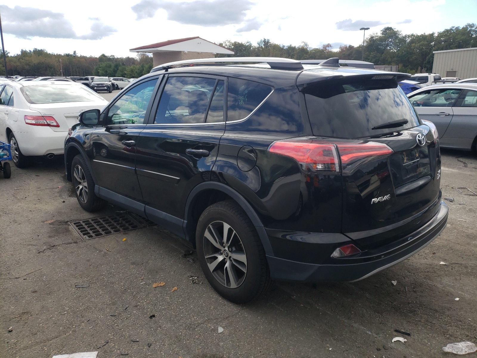 Photo 3 from auction – 2018 TOYOTA RAV4 ADVEN with VIN 2T3RFREV4JW827060