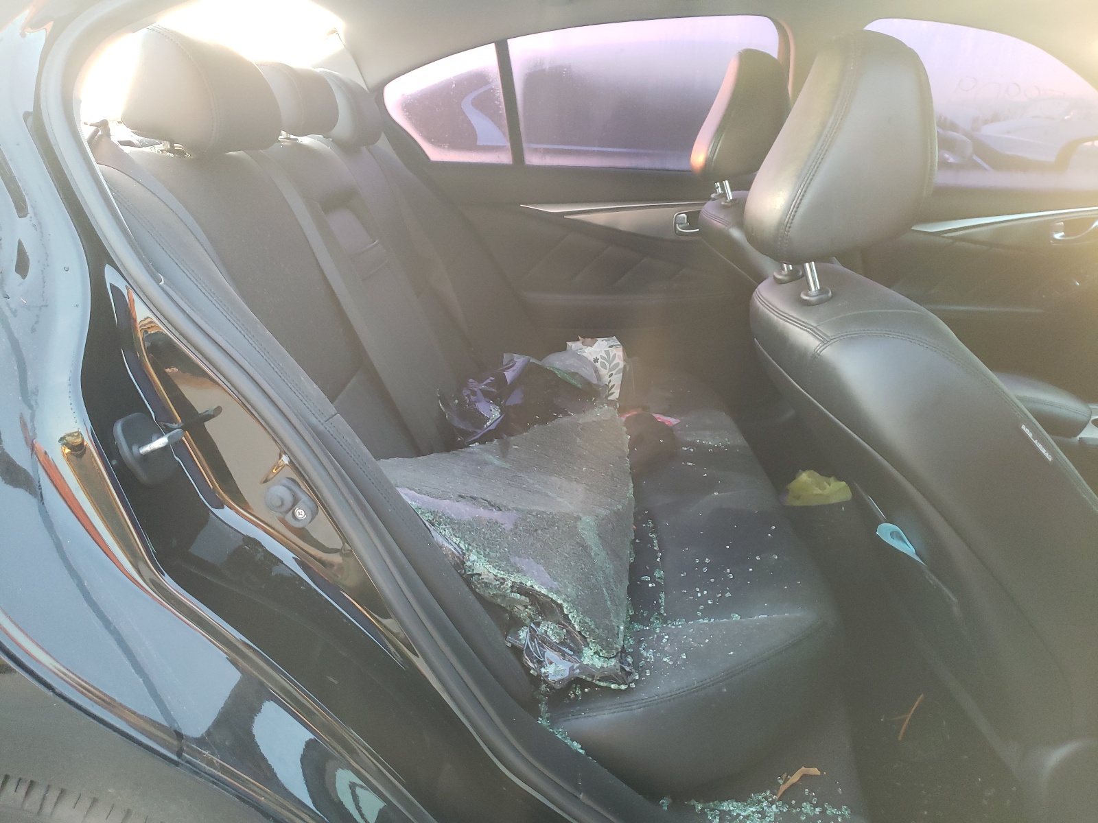 Photo 6 from auction – 2015 INFINITI Q50 BASE with VIN JN1BV7AP3FM358633