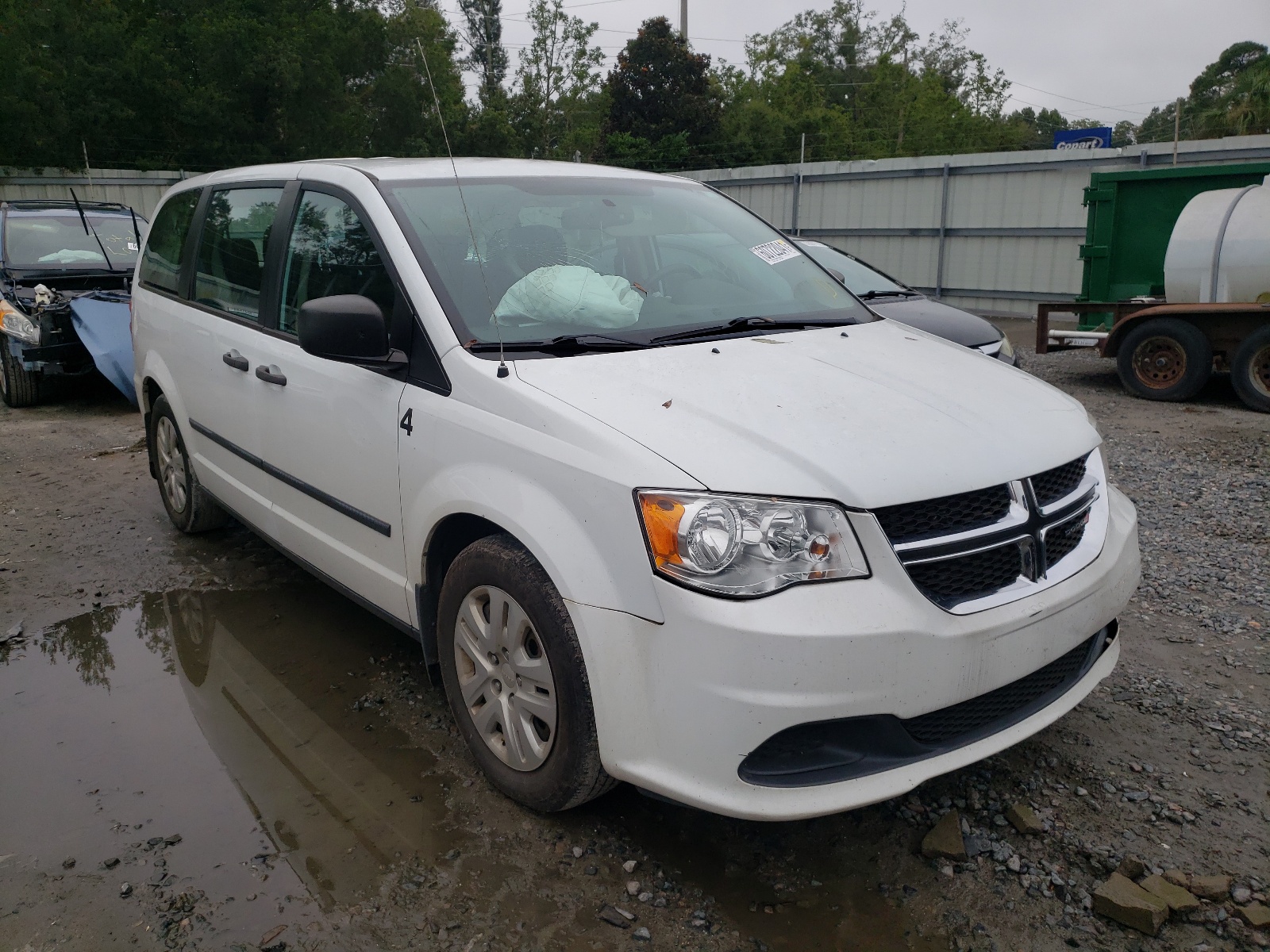 DODGE GRAND CARA 2016 مع رقم تعريف المركبة 2C4RDGBG1GR322435 - صورة من المزاد