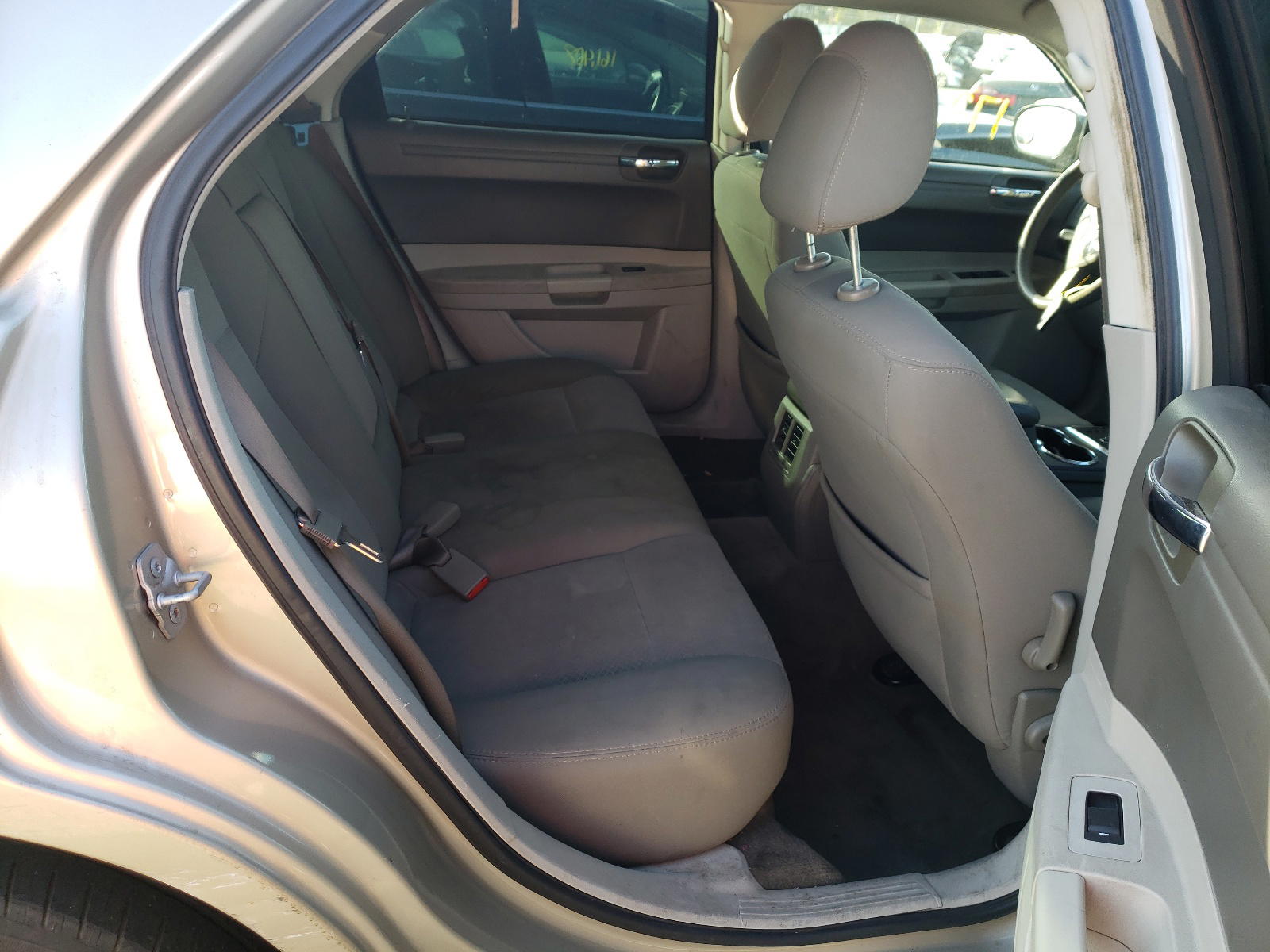 Photo 6 from auction – 2008 CHRYSLER 300 LX with VIN 2C3KA43RX8H211631