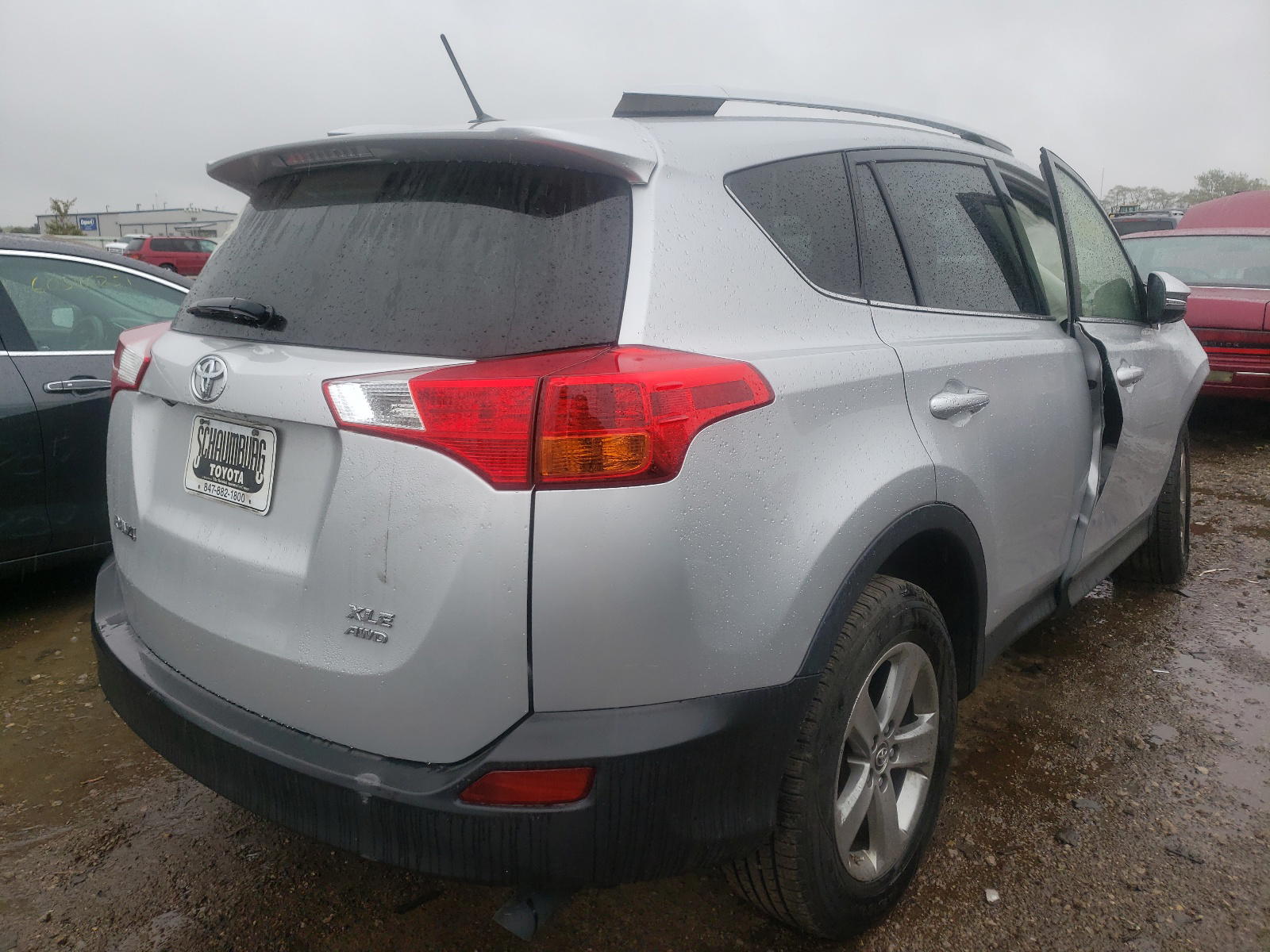Photo 4 from auction – 2015 TOYOTA RAV4 XLE with VIN JTMRFREV2FD127705