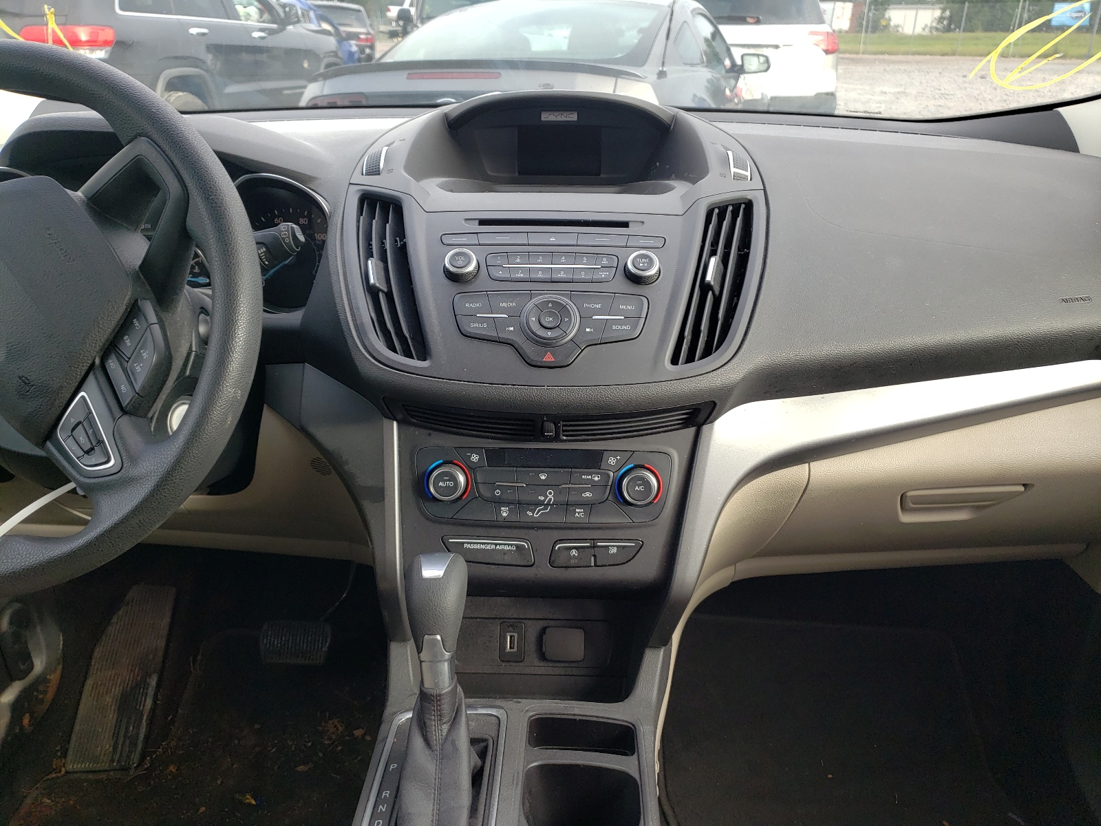 Photo 9 from auction – 2017 FORD ESCAPE SE with VIN 1FMCU0GD6HUE43022
