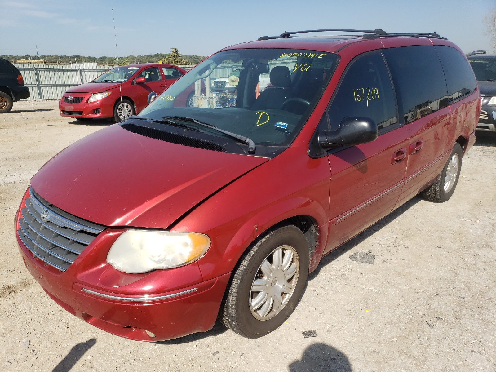 Photo 2 from auction – 2005 CHRYSLER TOWN & COU with VIN 2C4GP54L45R468984