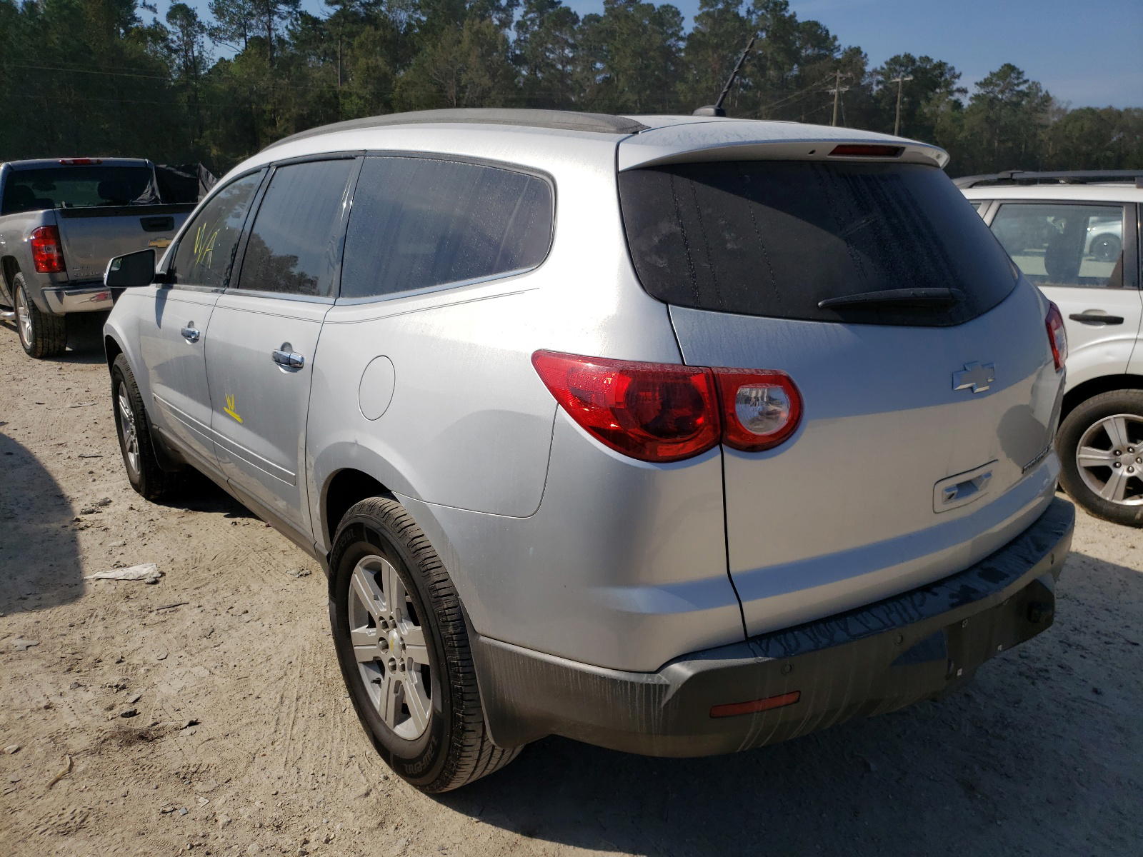 Photo 3 from auction – 2010 CHEVROLET TRAVERSE L with VIN 1GNLRFED2AS128187