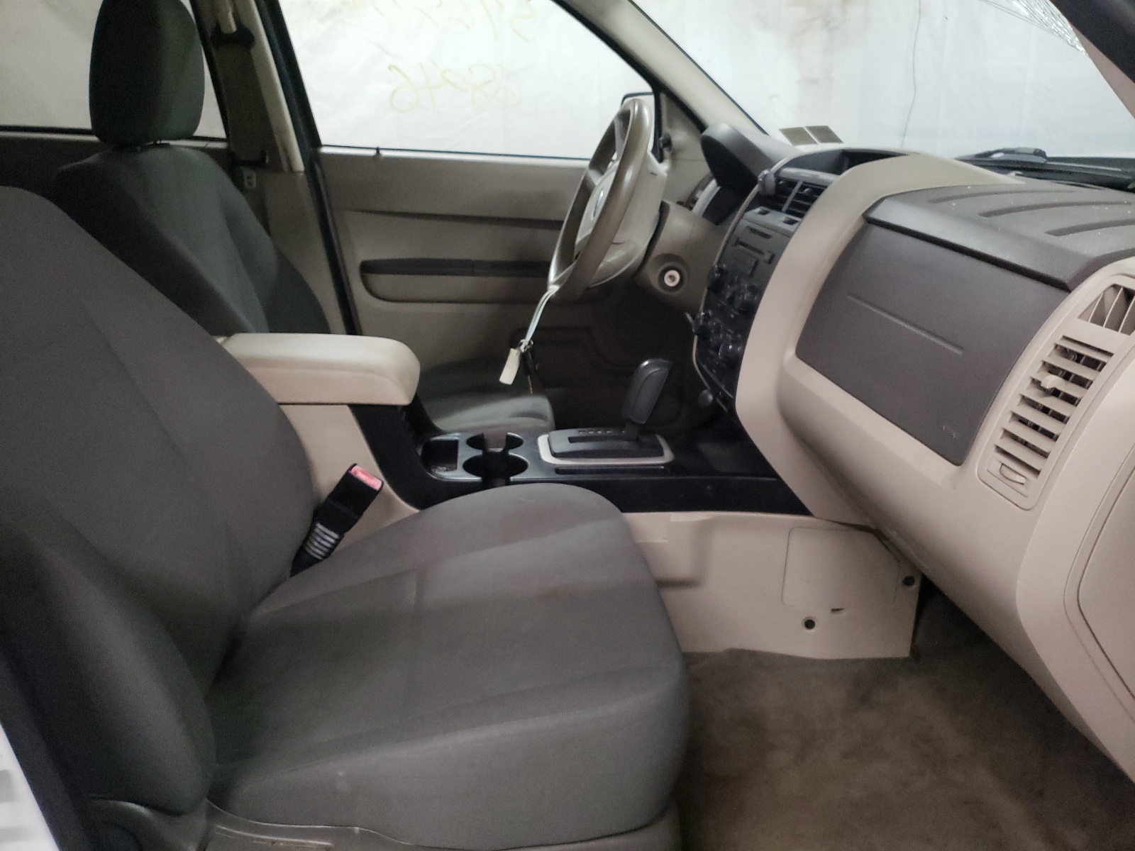 Photo 5 from auction – 2009 FORD ESCAPE XLS with VIN 1FMCU92749KC38706
