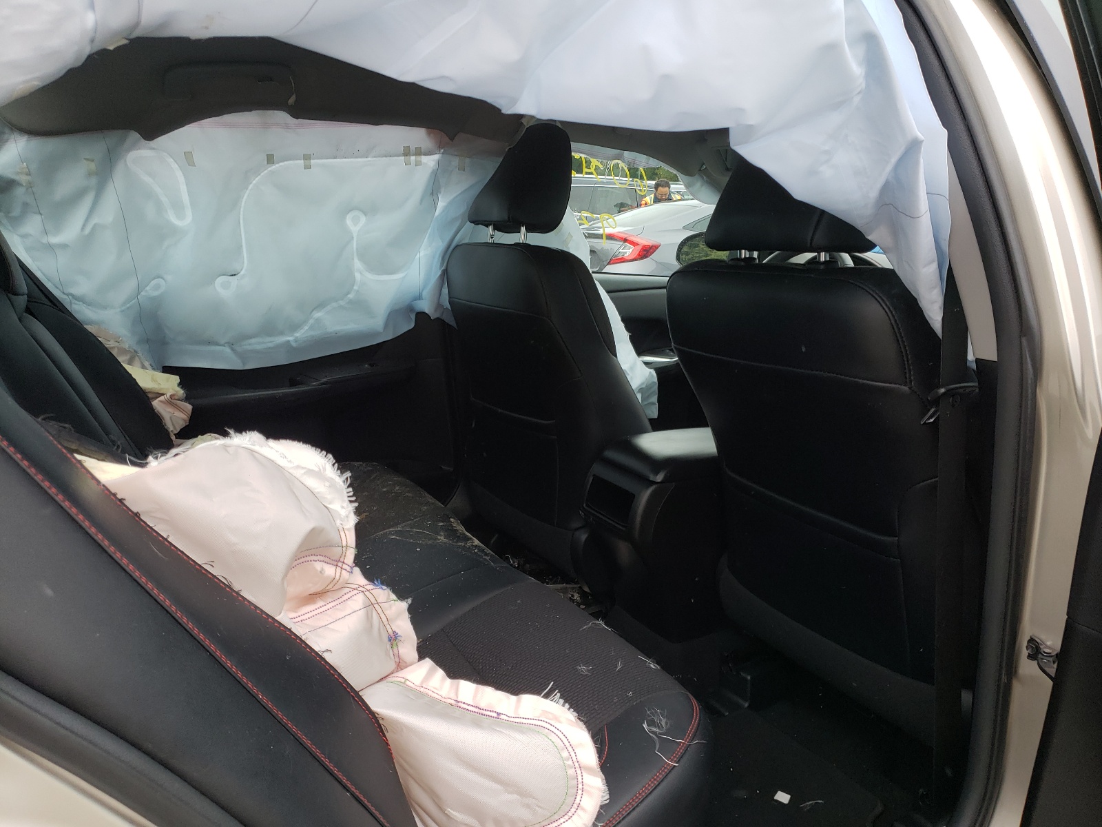 Photo 6 from auction – 2017 TOYOTA CAMRY LE with VIN 4T1BF1FK0HU306153