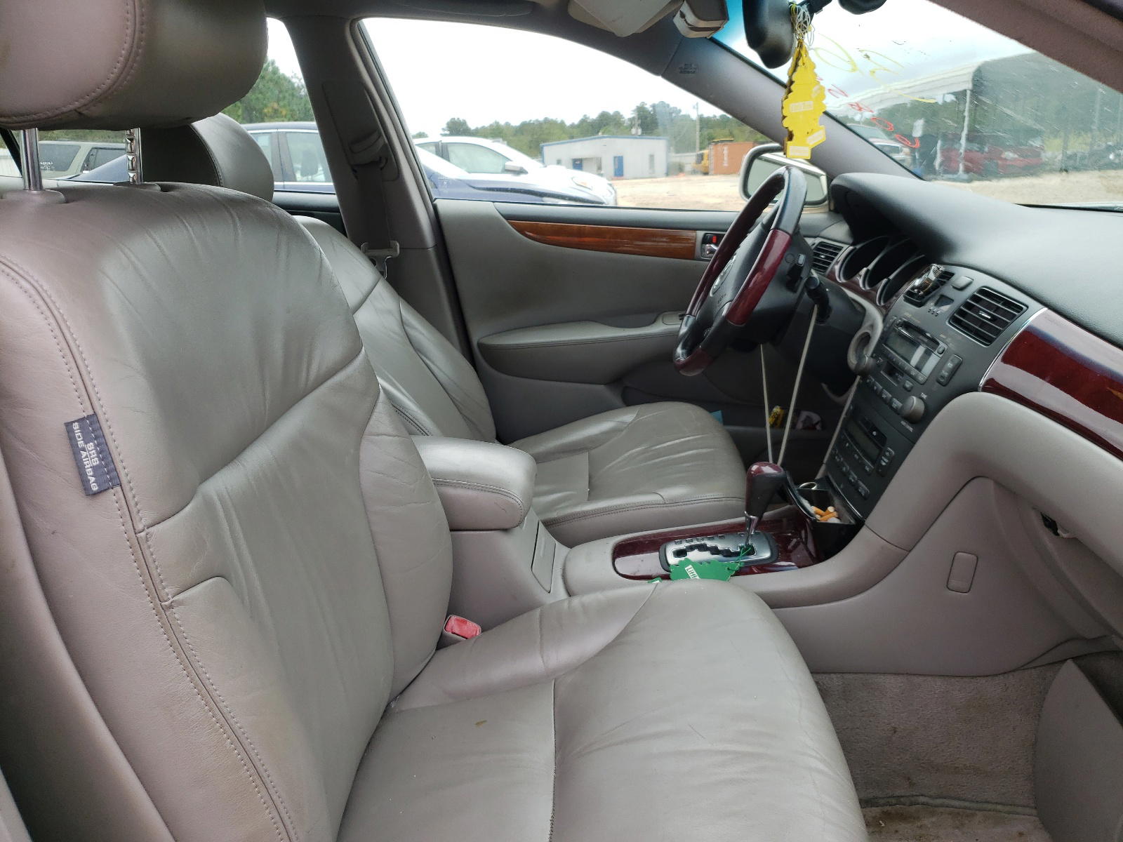 Photo 5 from auction – 2004 LEXUS ES 330 with VIN JTHBA30G140003109