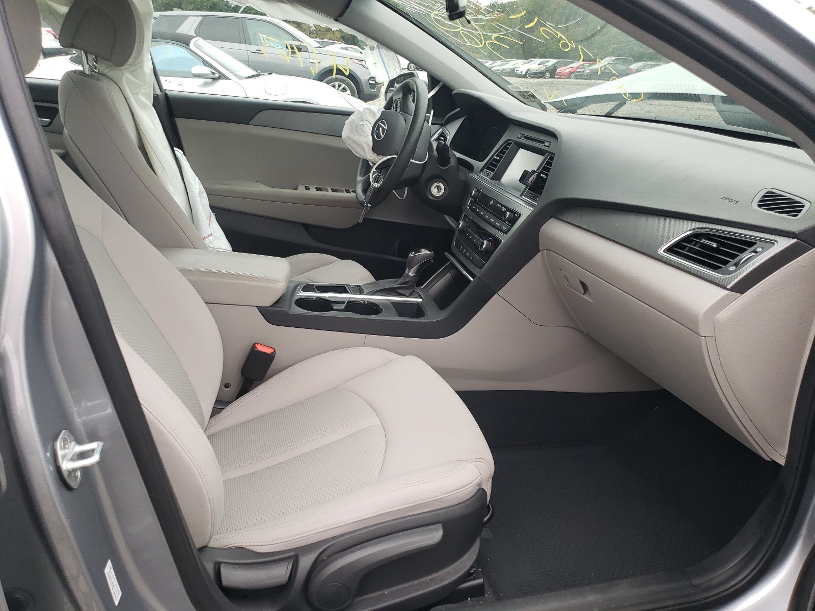 Photo 5 from auction – 2017 HYUNDAI SONATA SE with VIN 5NPE24AF6HH555964