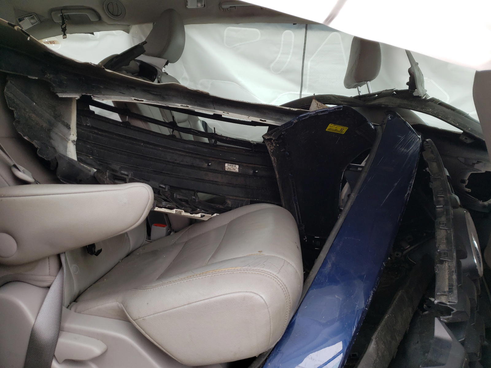 Photo 6 from auction – 2018 TOYOTA SIENNA L with VIN 5TDZZ3DC1JS945895