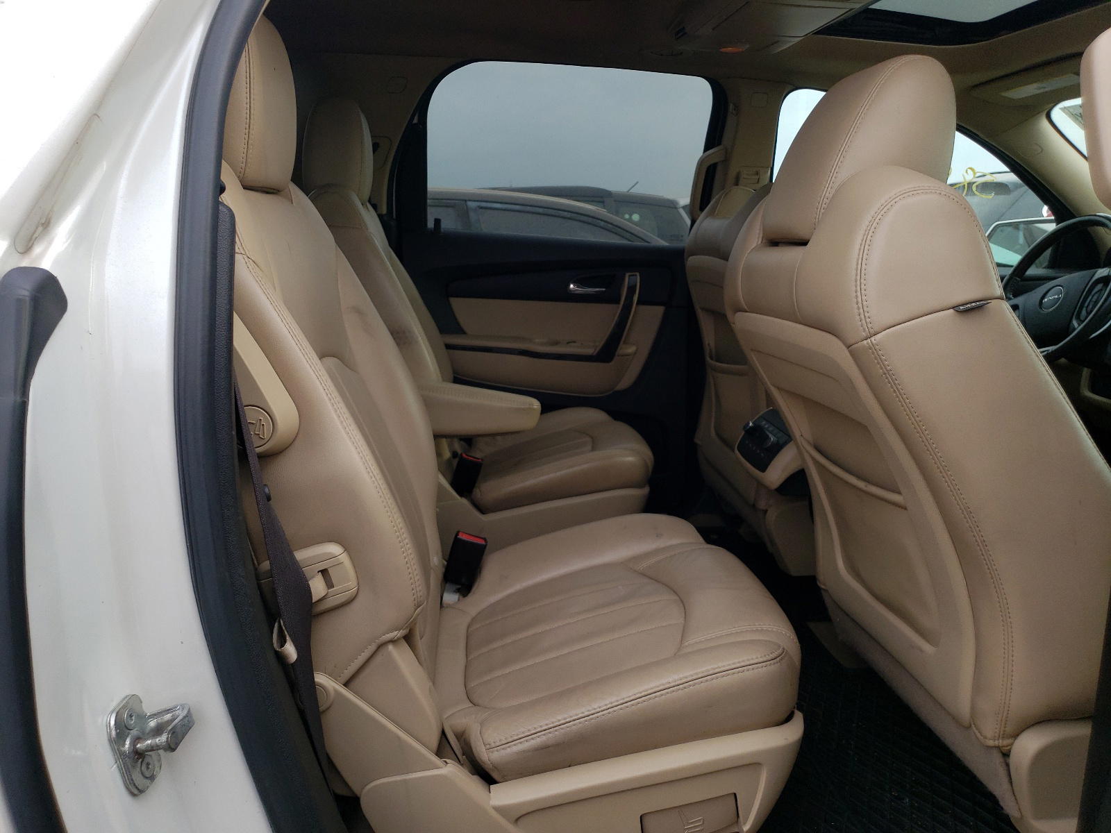 Photo 6 from auction – 2011 GMC ACADIA DEN with VIN 1GKKVTED6BJ390062