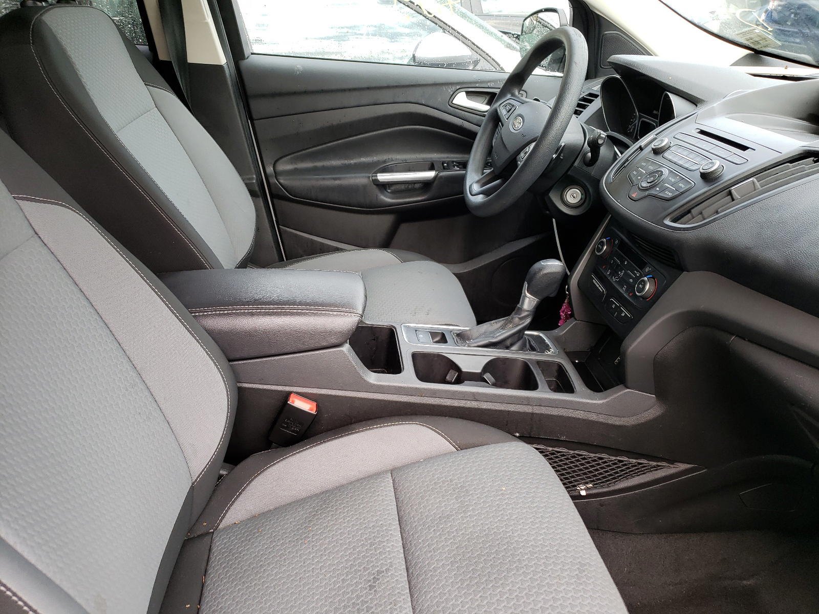 Photo 5 from auction – 2017 FORD ESCAPE SE with VIN 1FMCU9GD7HUD23508