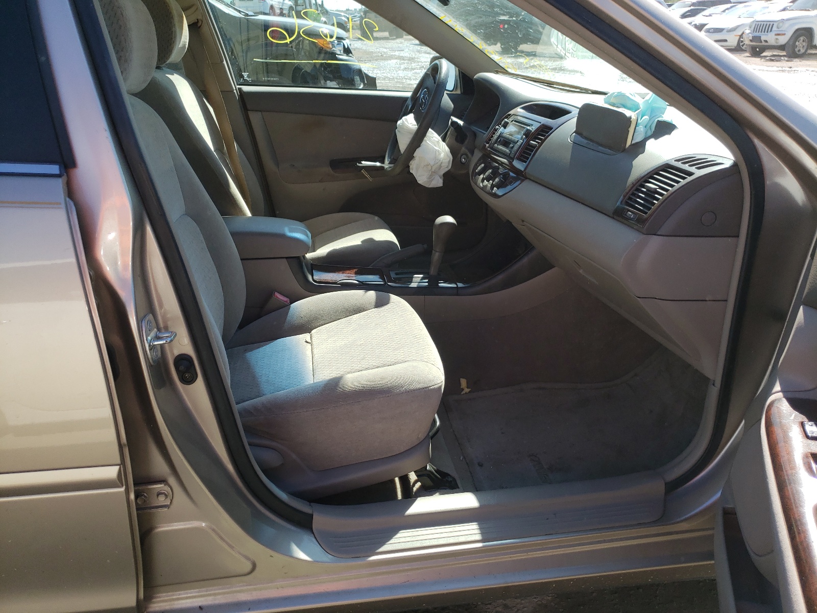 Photo 5 from auction – 2002 TOYOTA CAMRY LE with VIN 4T1BE32K72U070824