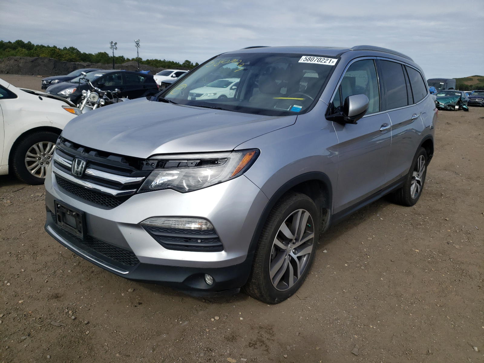 Photo 2 from auction – 2016 HONDA PILOT ELIT with VIN 5FNYF6H06GB027367